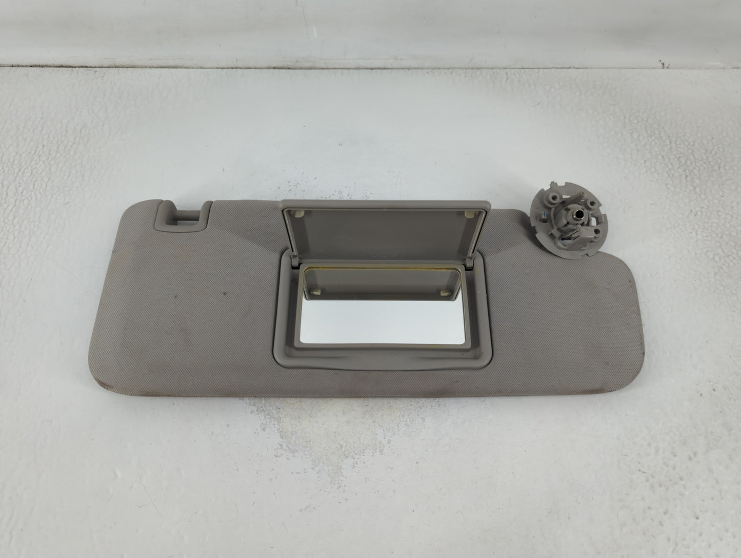 2010-2017 Chevrolet Equinox Sun Visor Shade Replacement Passenger Right Mirror Fits Fits 2010 2011 2012 2013 2014 2015 2016 2017 OEM Used Auto Parts - Oemusedautoparts1.com
