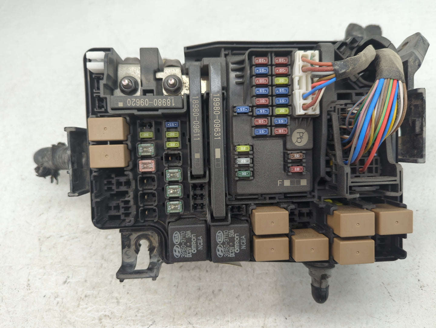 2019 Hyundai Elantra Fusebox Fuse Box Panel Relay Module Fits OEM Used Auto Parts - Oemusedautoparts1.com
