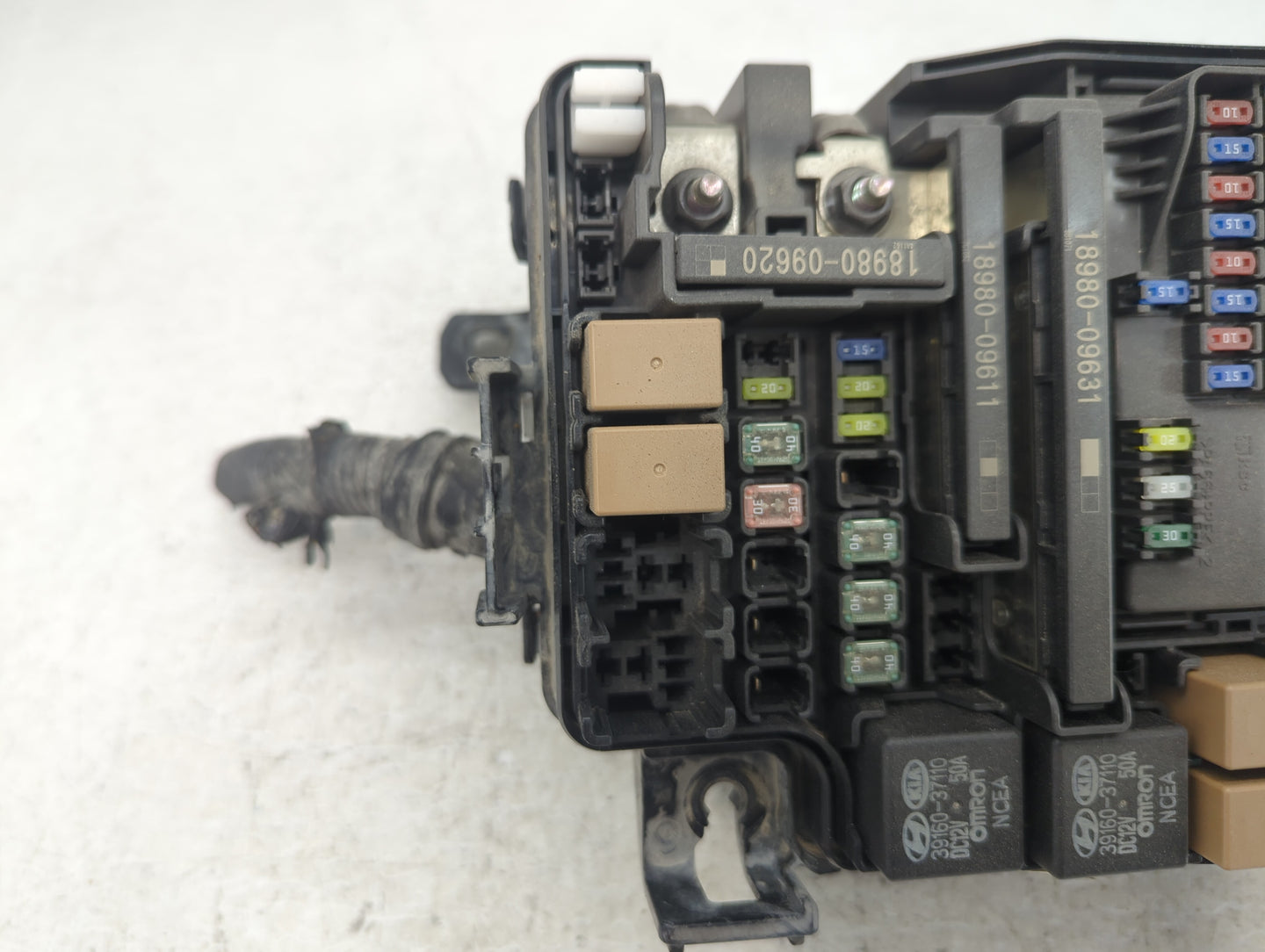 2019 Hyundai Elantra Fusebox Fuse Box Panel Relay Module Fits OEM Used Auto Parts - Oemusedautoparts1.com