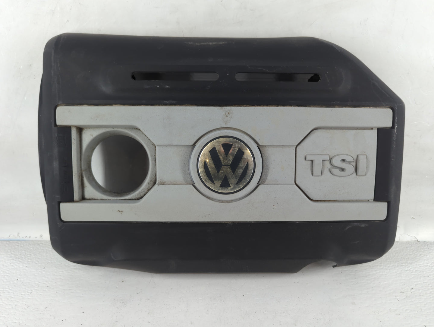 2009 Volkswagen Passat Engine Cover - Oemusedautoparts1.com