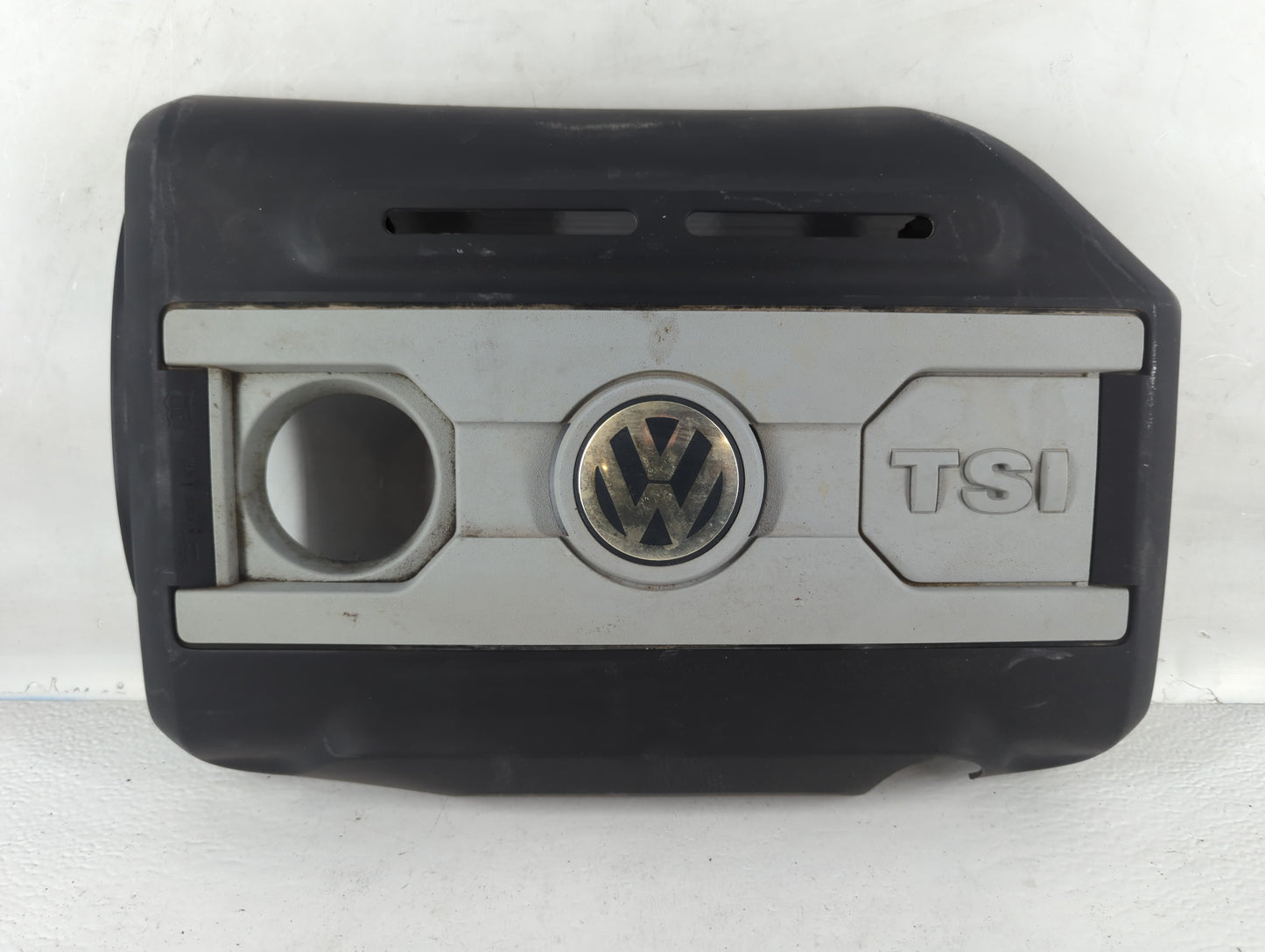 2009 Volkswagen Passat Engine Cover - Oemusedautoparts1.com