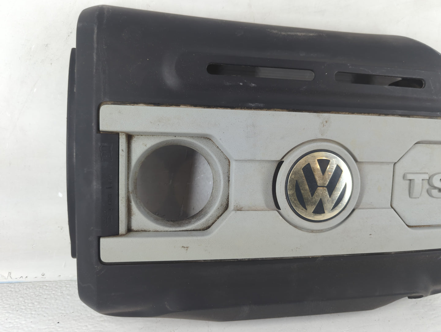2009 Volkswagen Passat Engine Cover - Oemusedautoparts1.com