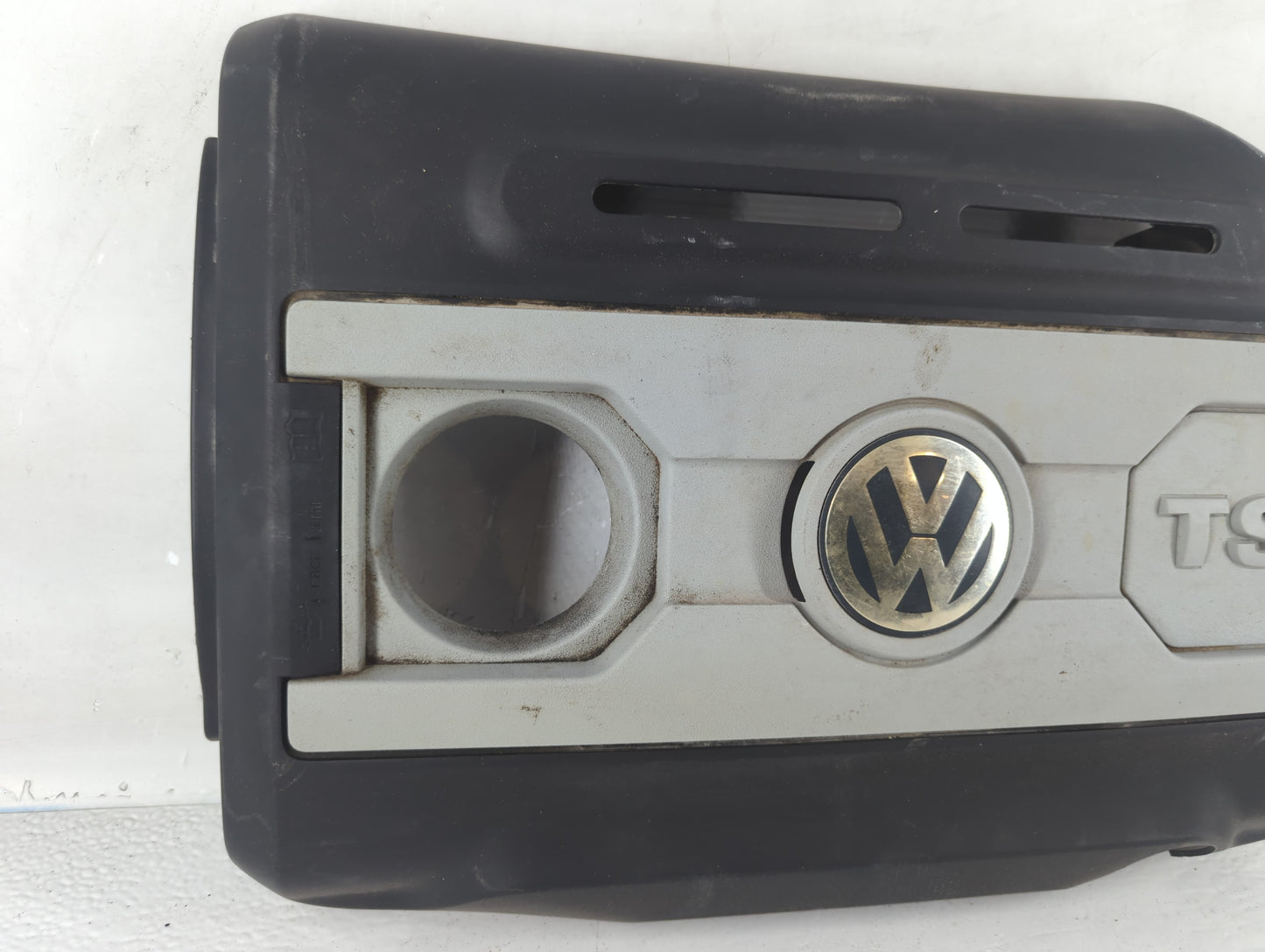 2009 Volkswagen Passat Engine Cover - Oemusedautoparts1.com