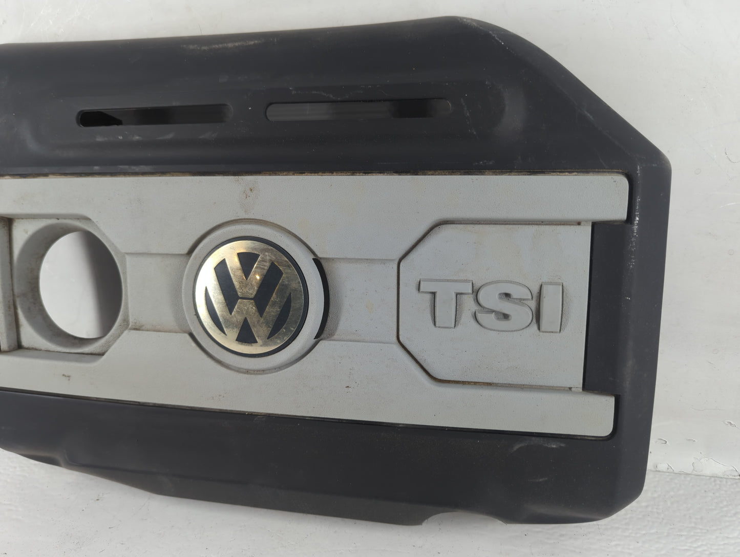 2009 Volkswagen Passat Engine Cover - Oemusedautoparts1.com
