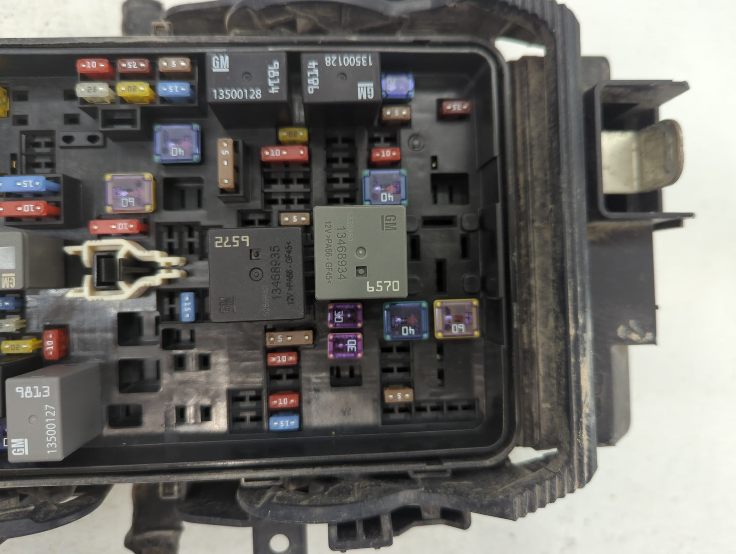 2016 Chevrolet Malibu Fusebox Fuse Box Panel Relay Module Fits OEM Used Auto Parts - Oemusedautoparts1.com