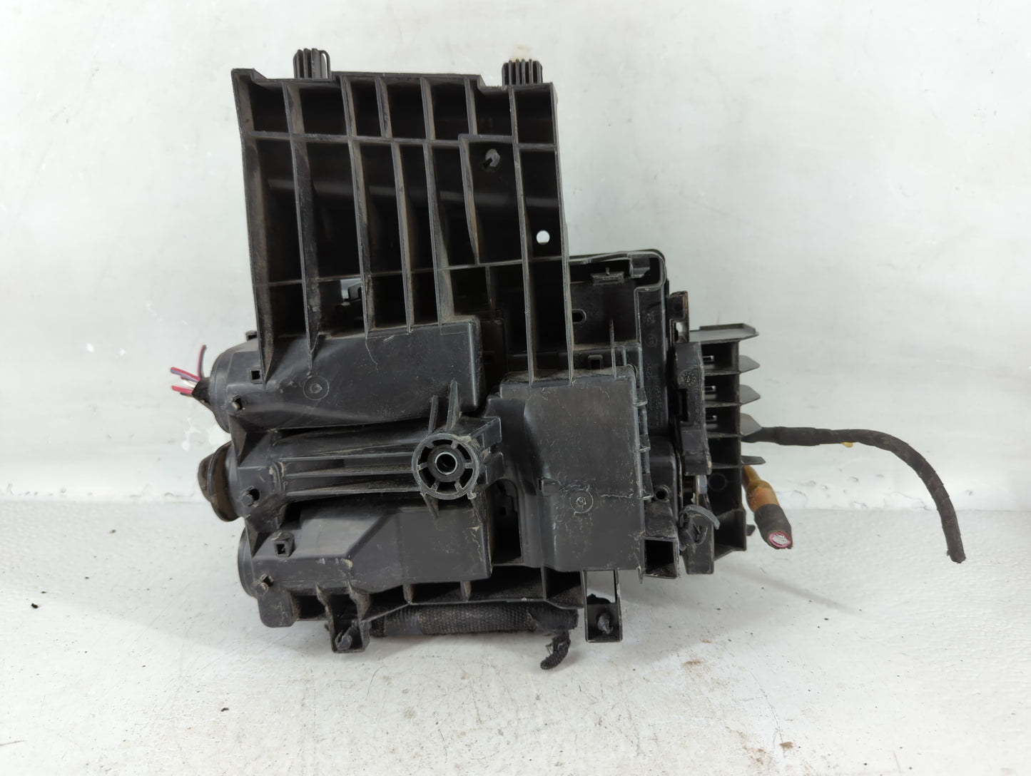 2016-2018 Chevrolet Volt Fusebox Fuse Box Panel Relay Module P/N:84240071 Fits Fits 2016 2017 2018 OEM Used Auto Parts - Oemusedautoparts1.com