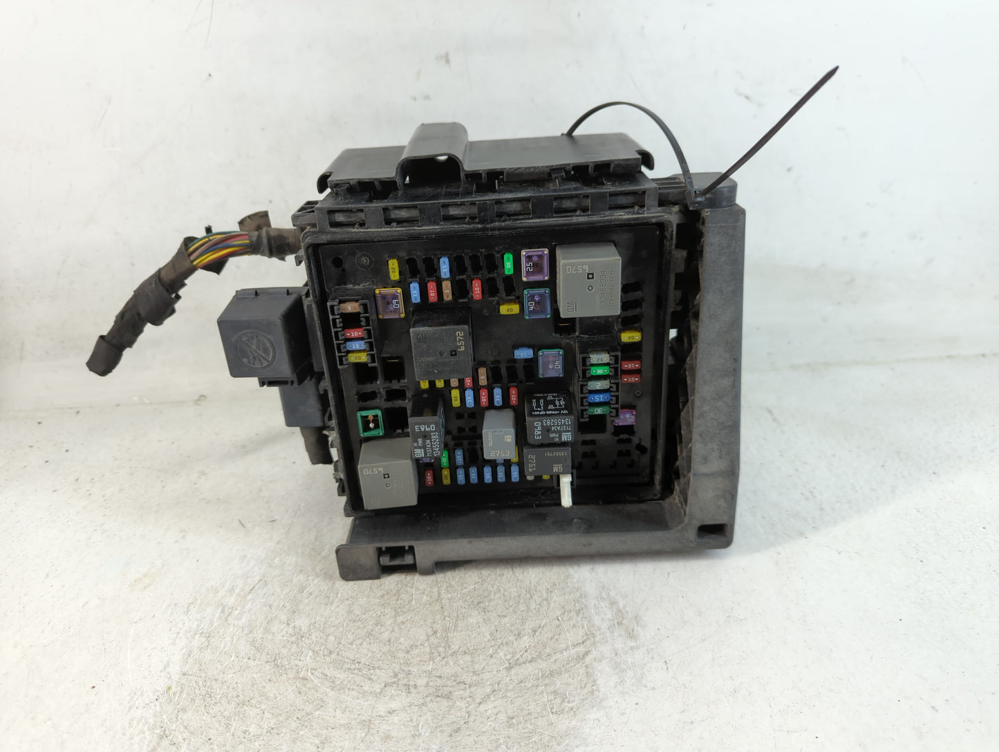 2017-2019 Cadillac Xt5 Fusebox Fuse Box Panel Relay Module P/N:13455283 Fits Fits 2017 2018 2019 OEM Used Auto Parts - Oemusedautoparts1.com