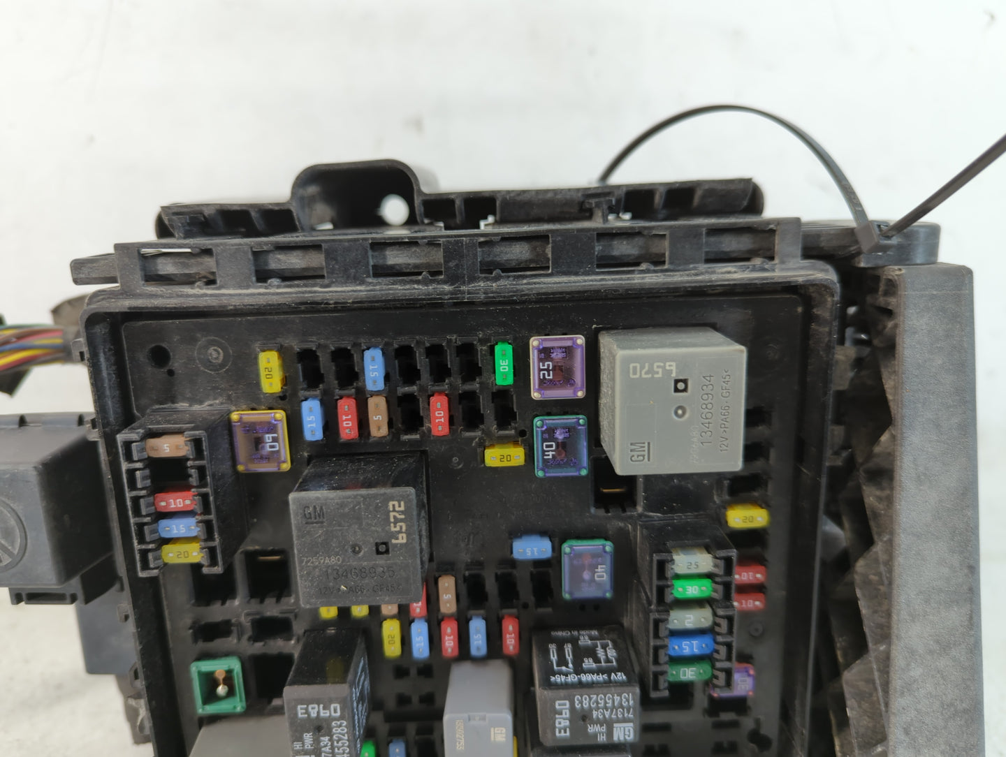 2017-2019 Cadillac Xt5 Fusebox Fuse Box Panel Relay Module P/N:13455283 Fits Fits 2017 2018 2019 OEM Used Auto Parts - Oemusedautoparts1.com