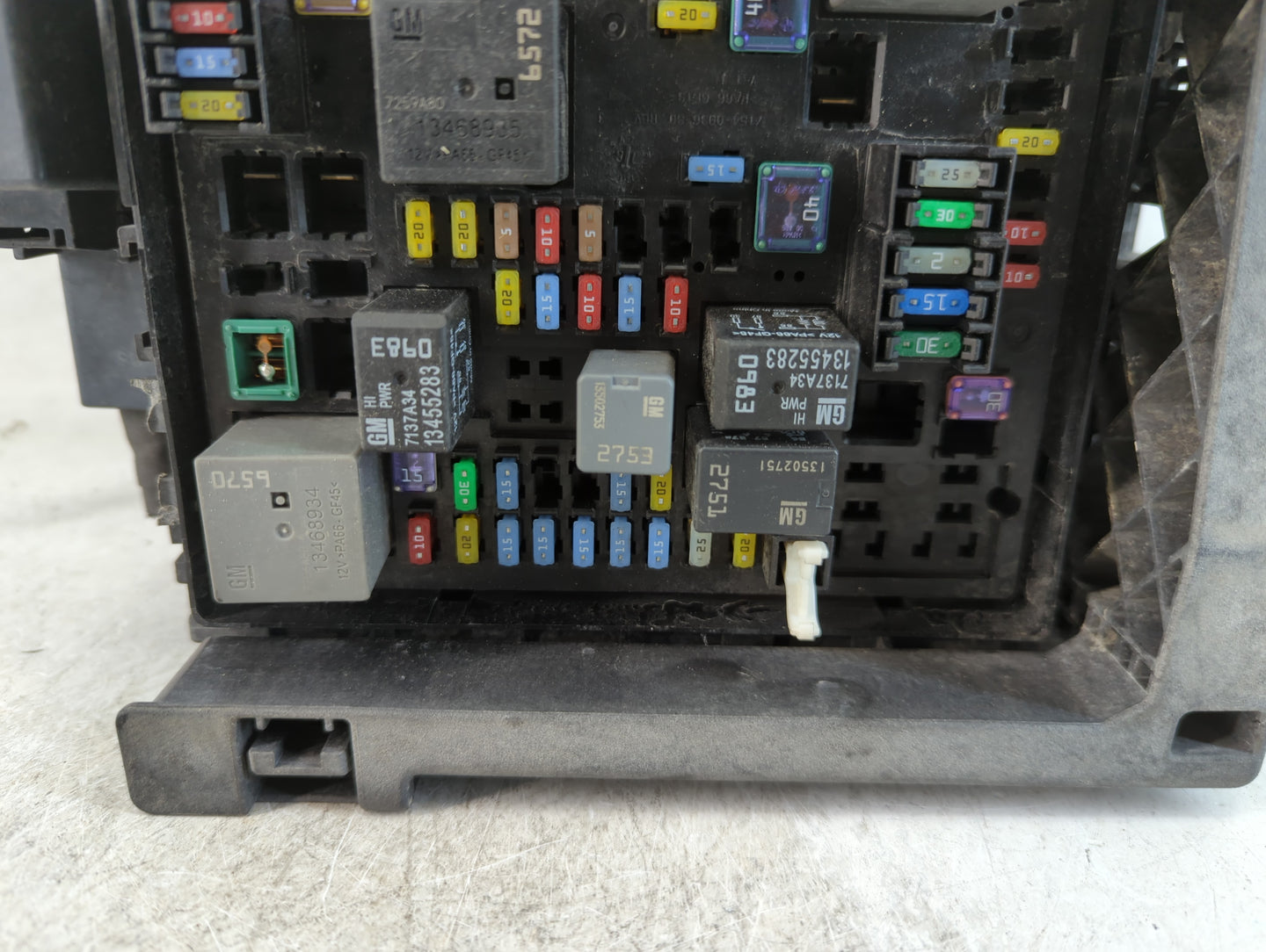 2017-2019 Cadillac Xt5 Fusebox Fuse Box Panel Relay Module P/N:13455283 Fits Fits 2017 2018 2019 OEM Used Auto Parts - Oemusedautoparts1.com