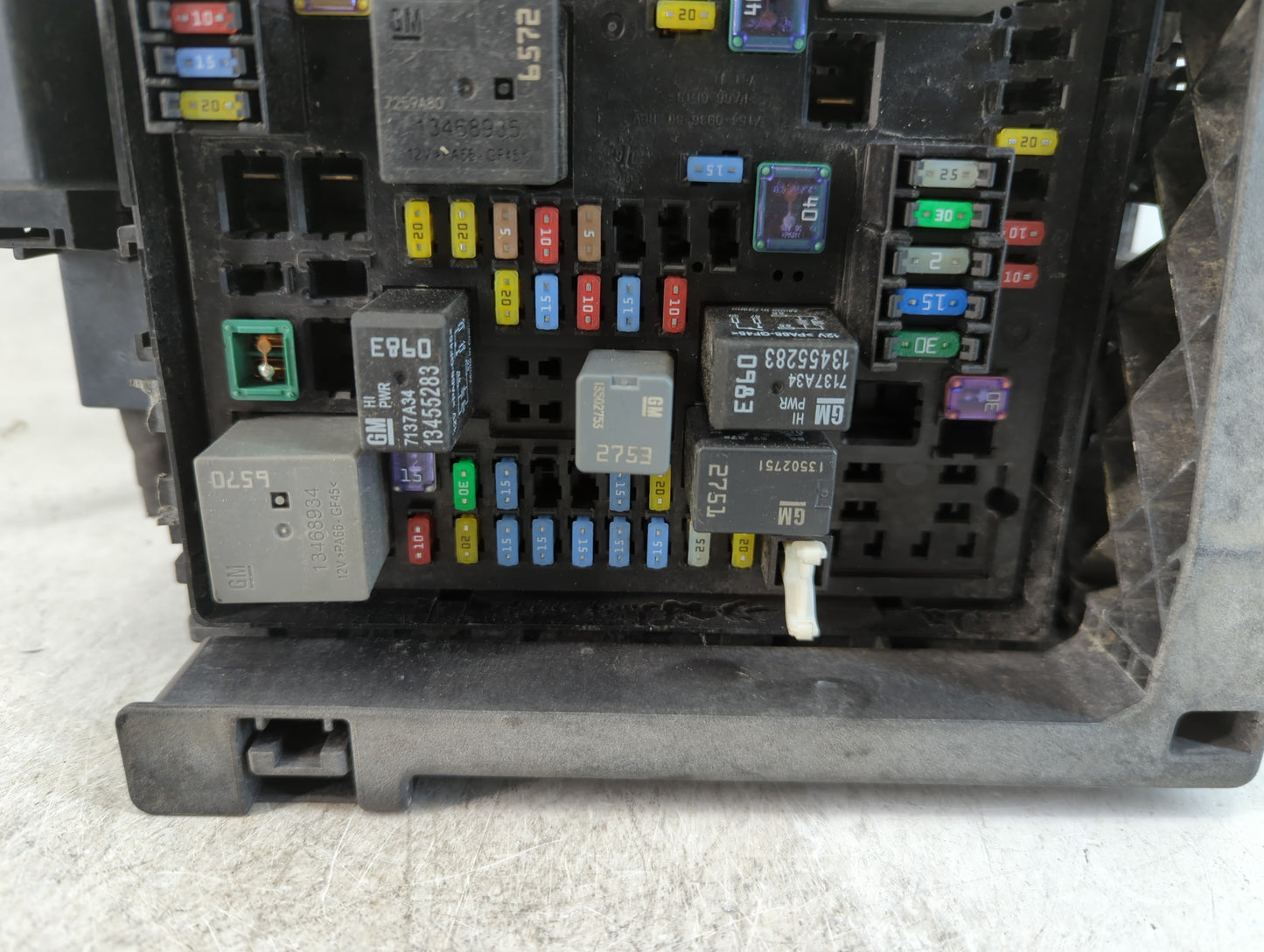 2017-2019 Cadillac Xt5 Fusebox Fuse Box Panel Relay Module P/N:13455283 Fits Fits 2017 2018 2019 OEM Used Auto Parts - Oemusedautoparts1.com