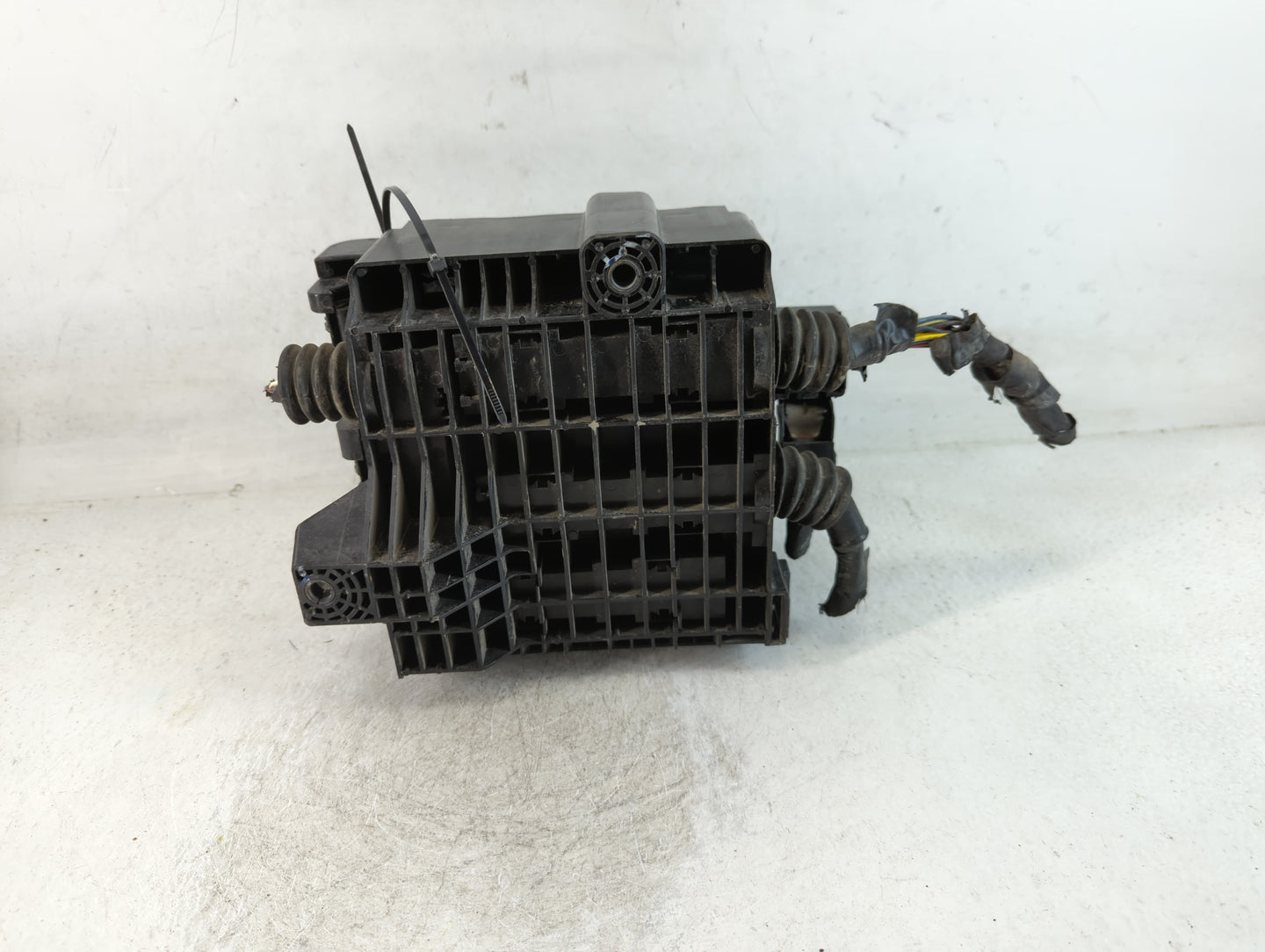 2017-2019 Cadillac Xt5 Fusebox Fuse Box Panel Relay Module P/N:13455283 Fits Fits 2017 2018 2019 OEM Used Auto Parts - Oemusedautoparts1.com