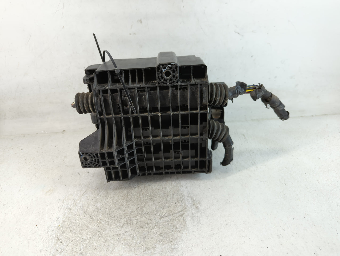 2017-2019 Cadillac Xt5 Fusebox Fuse Box Panel Relay Module P/N:13455283 Fits Fits 2017 2018 2019 OEM Used Auto Parts - Oemusedautoparts1.com