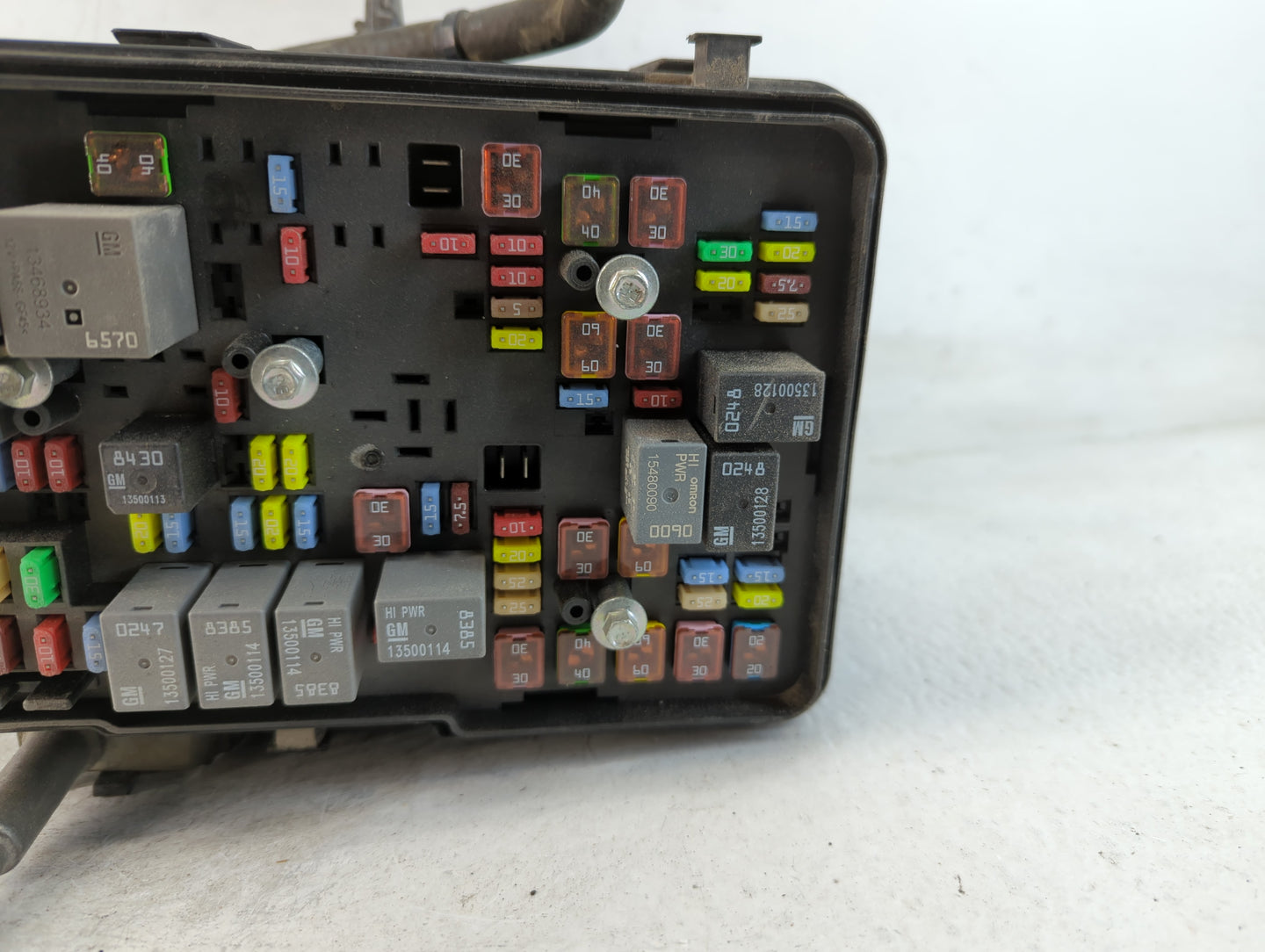 2016-2017 Gmc Terrain Fusebox Fuse Box Panel Relay Module P/N:84080470_01 Fits Fits 2016 2017 OEM Used Auto Parts - Oemusedautoparts1.com