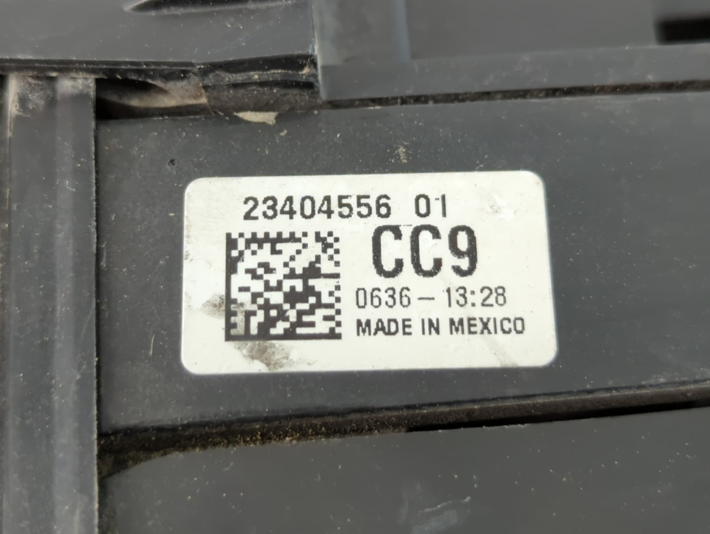 2016-2017 Gmc Terrain Fusebox Fuse Box Panel Relay Module P/N:84080470_01 Fits Fits 2016 2017 OEM Used Auto Parts - Oemusedautoparts1.com