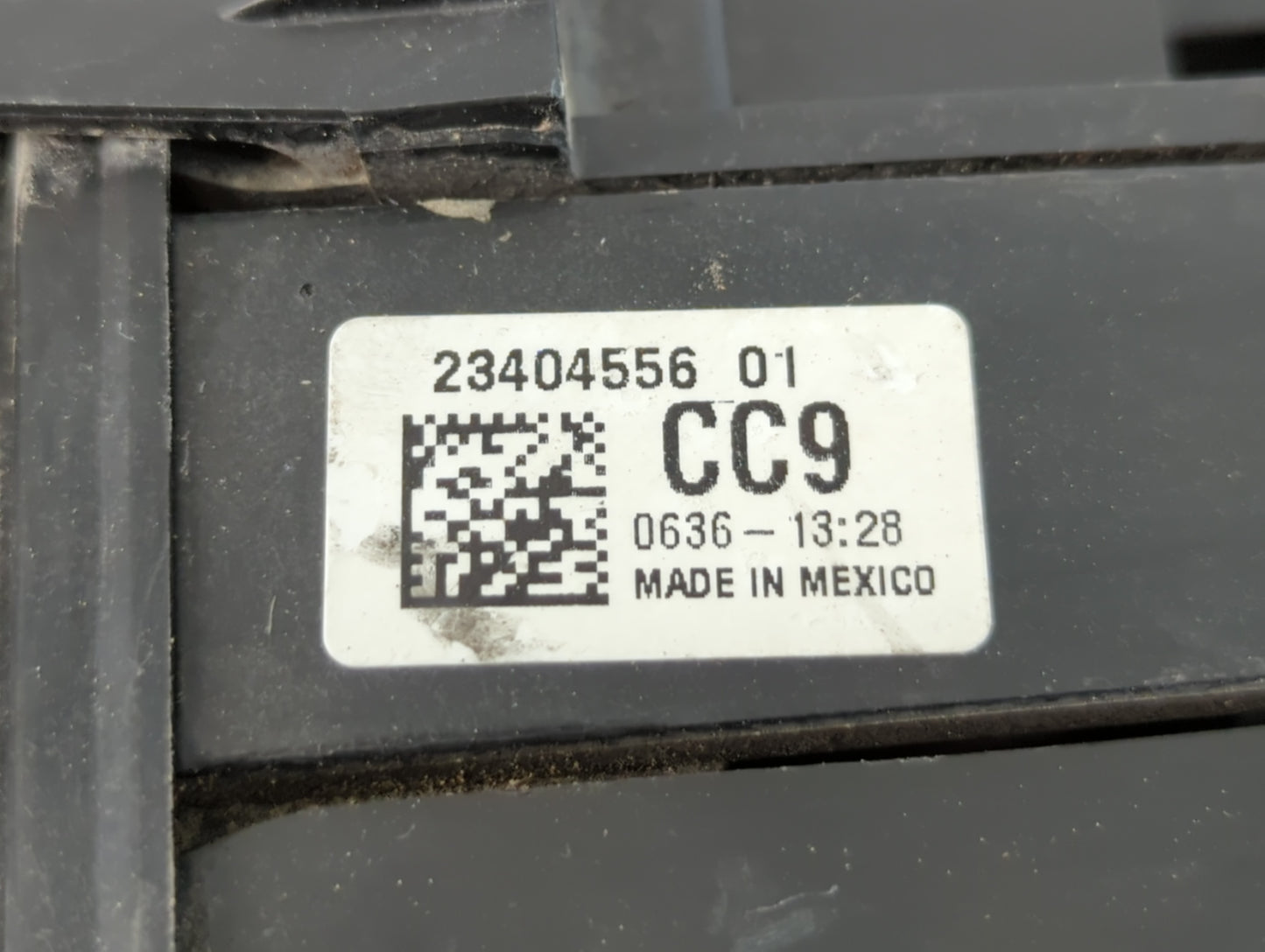 2016-2017 Gmc Terrain Fusebox Fuse Box Panel Relay Module P/N:84080470_01 Fits Fits 2016 2017 OEM Used Auto Parts - Oemusedautoparts1.com