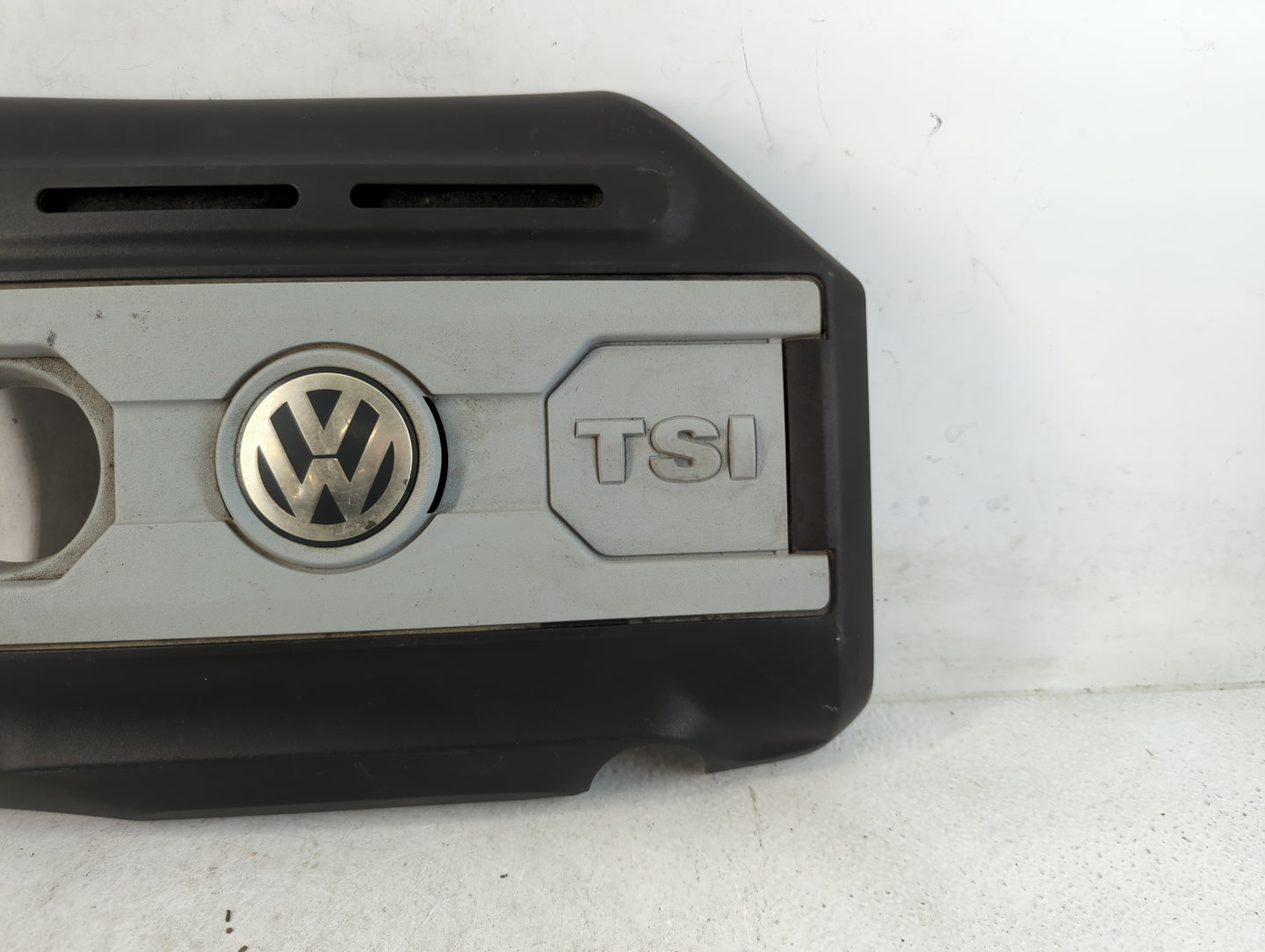 2011 Volkswagen Tiguan Engine Cover - Oemusedautoparts1.com