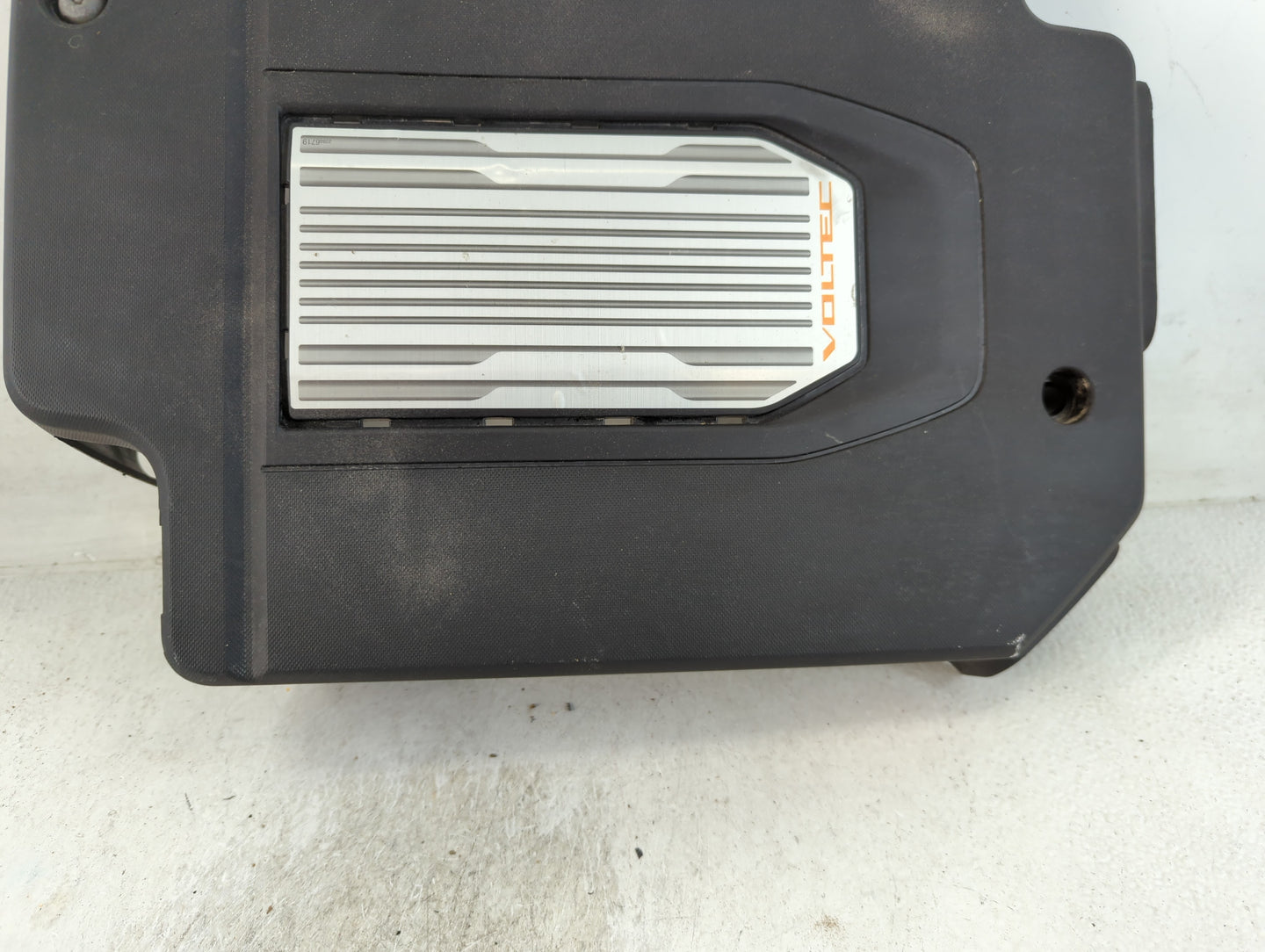 2013 Chevrolet Volt Engine Cover - Oemusedautoparts1.com