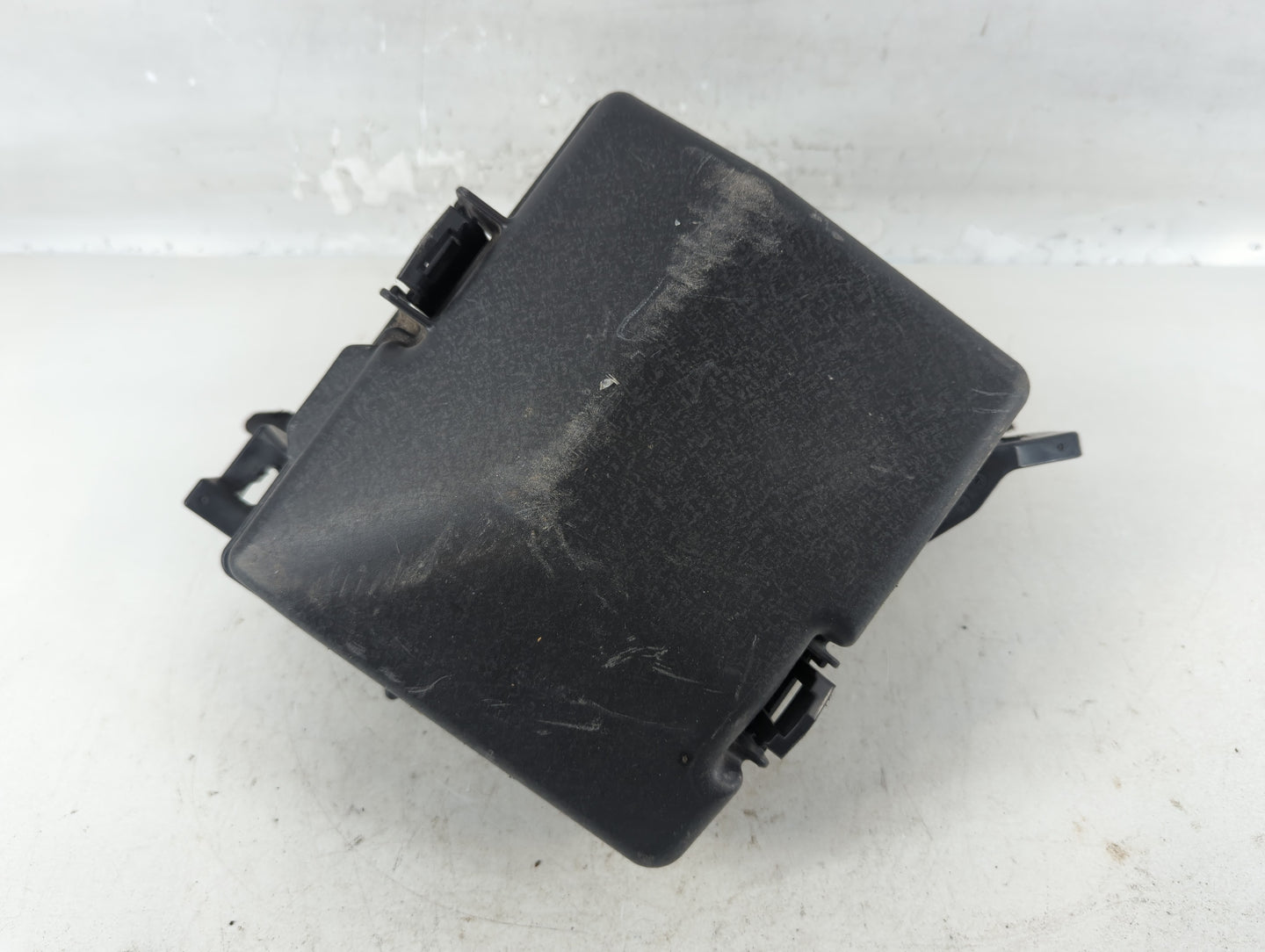 2017-2019 Kia Cadenza Fusebox Fuse Box Panel Relay Module P/N:91950-F6820Y 91223-F6631 Fits Fits 2017 2018 2019 OEM Used Auto Parts - Oemusedautoparts1.com