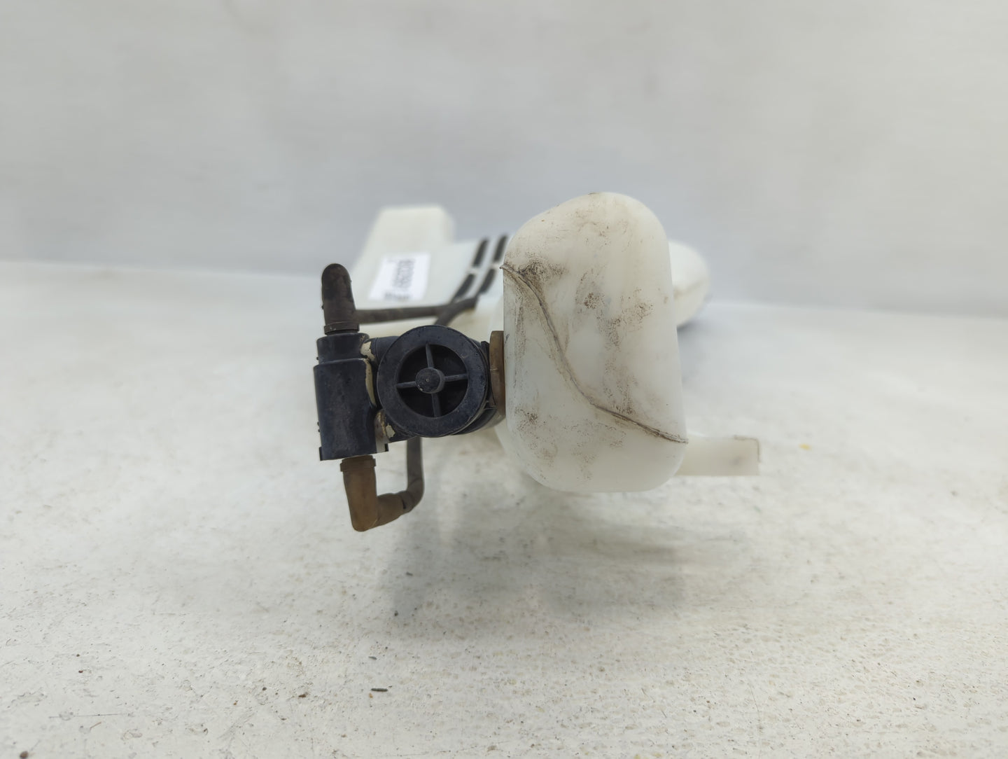 2011-2019 Ford Fiesta Windshield Washer Fluid Reservoir Bottle Oem - Oemusedautoparts1.com