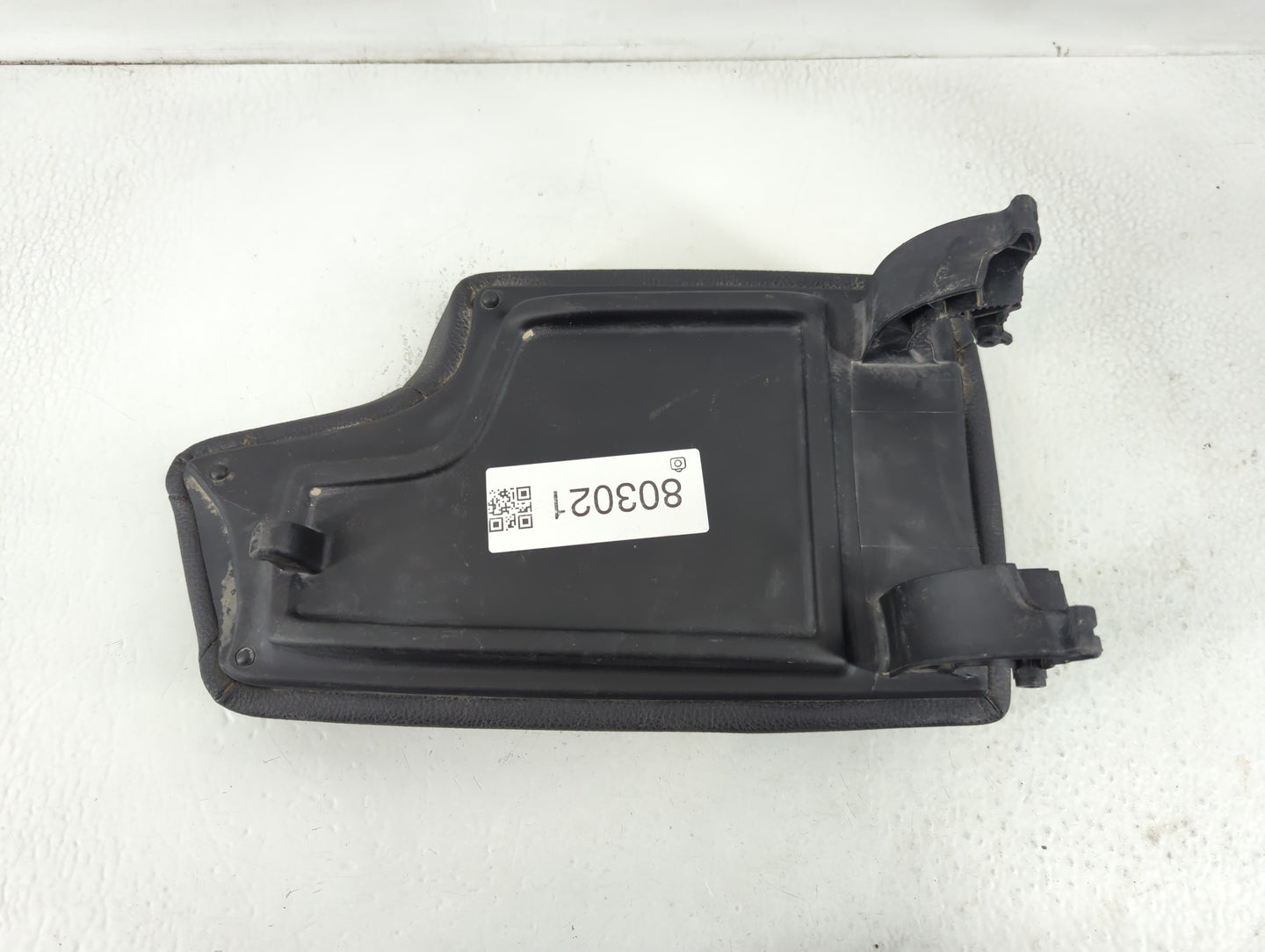 2018 Bmw 320i Center Console Armrest Cover Lid Fits OEM Used Auto Parts - Oemusedautoparts1.com