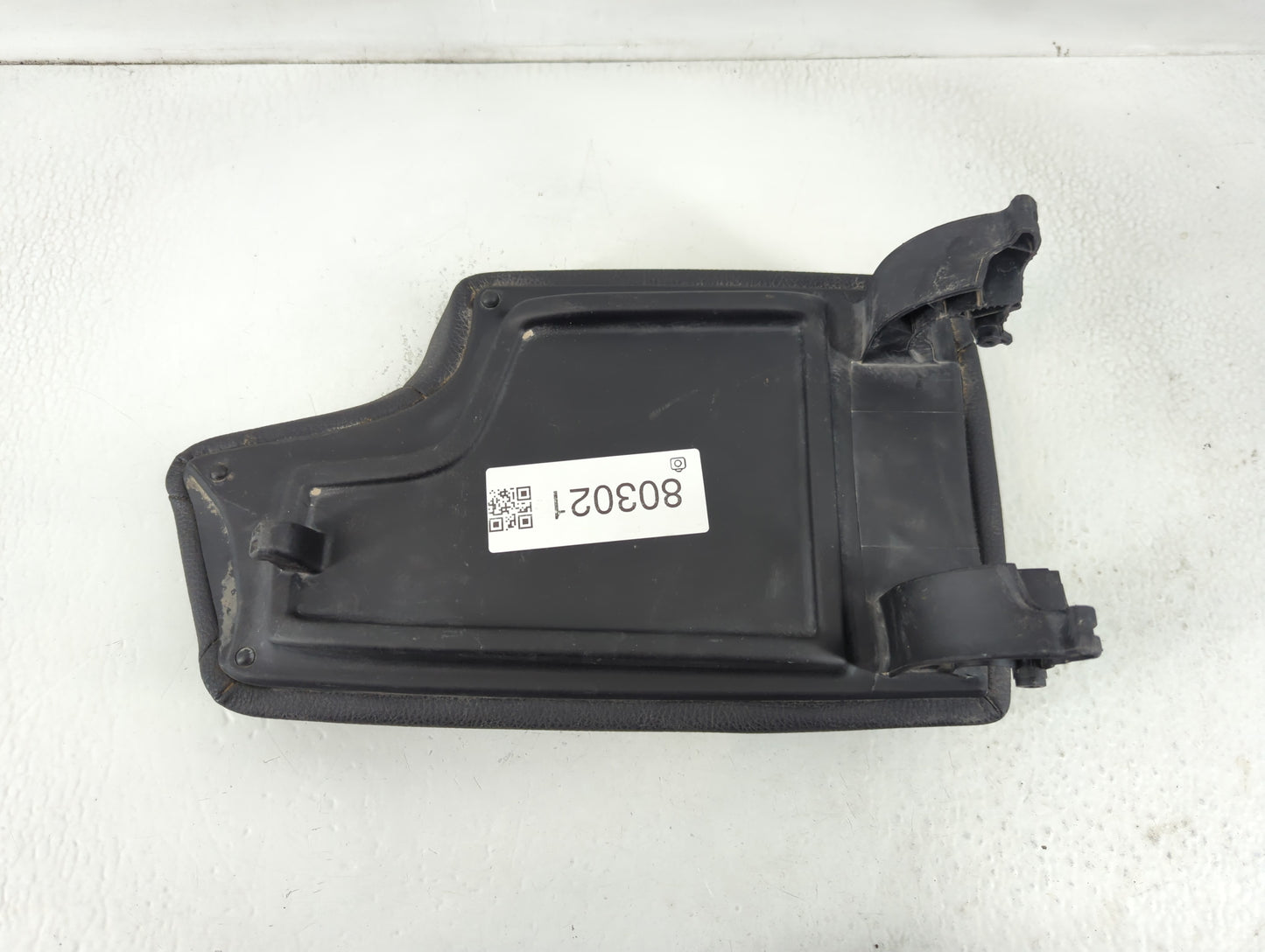 2018 Bmw 320i Center Console Armrest Cover Lid Fits OEM Used Auto Parts - Oemusedautoparts1.com