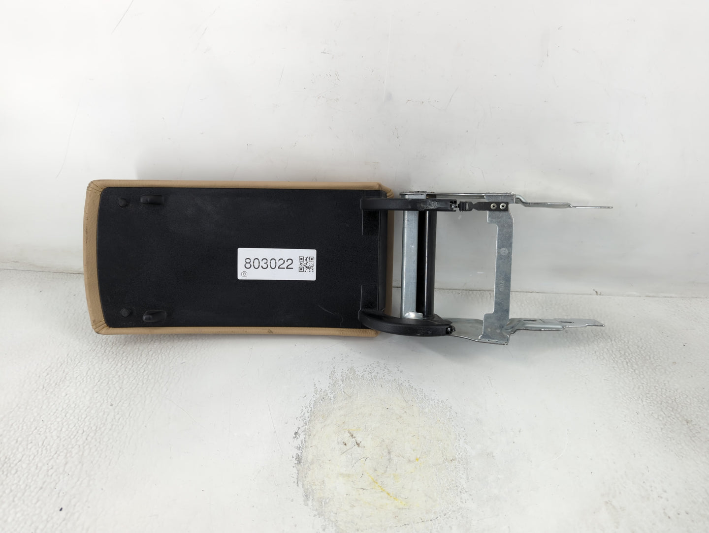 2009 Volkswagen Passat Center Console Armrest Cover Lid P/N:1141224 3C0 864 207 M Fits OEM Used Auto Parts - Oemusedautoparts1.com