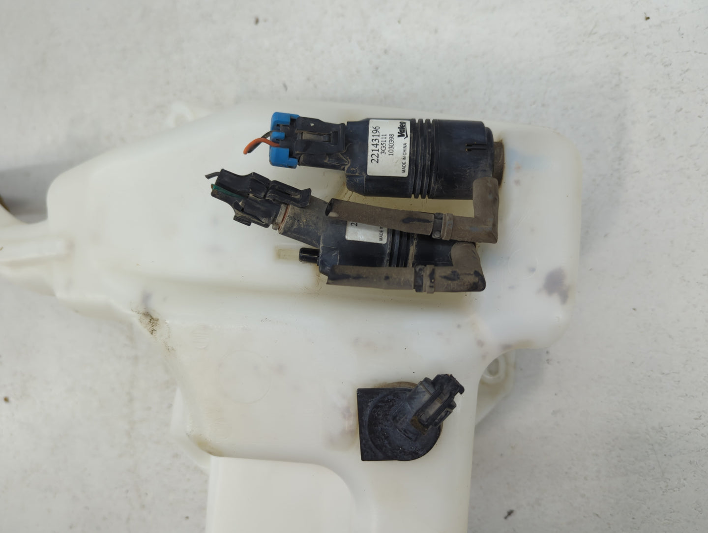 Chevrolet Traverse Windshield Washer Fluid Reservoir Bottle Oem - Oemusedautoparts1.com