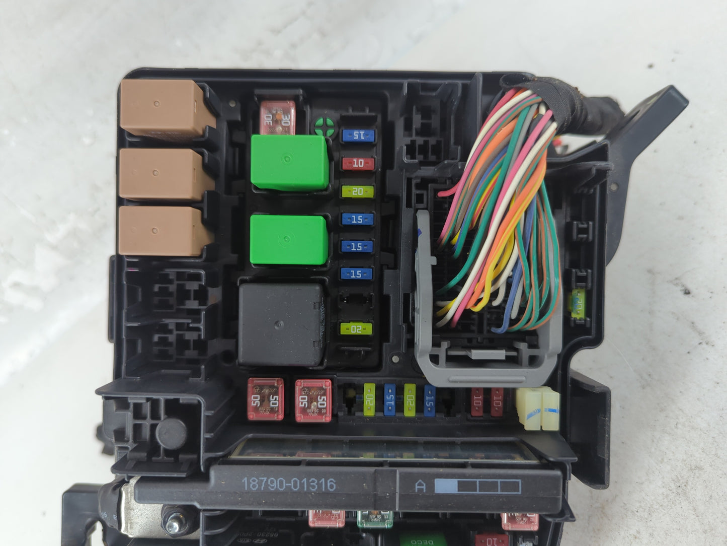 2011-2014 Hyundai Sonata Fusebox Fuse Box Panel Relay Module P/N:91950-3S712 Fits Fits 2011 2012 2013 2014 OEM Used Auto Parts - Oemusedautoparts1.com