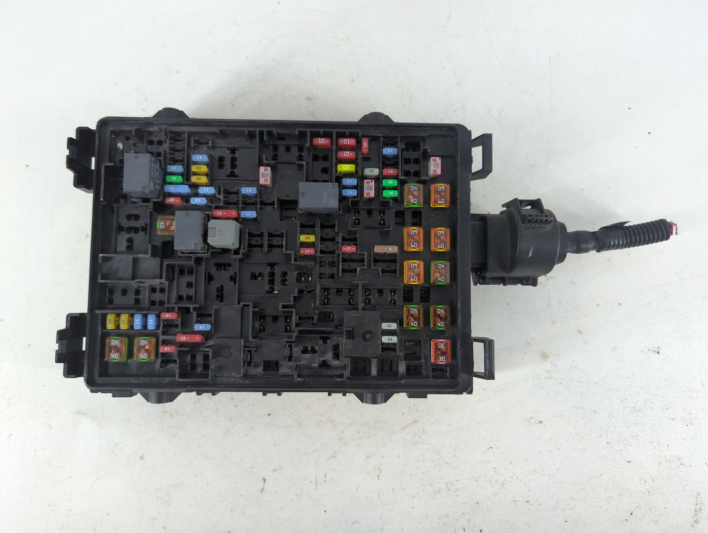2016 Gmc Yukon Xl Fusebox Fuse Box Panel Relay Module P/N:23418066 Fits Fits 2015 2017 2018 2019 2020 OEM Used Auto Parts - Oemusedautoparts1.com