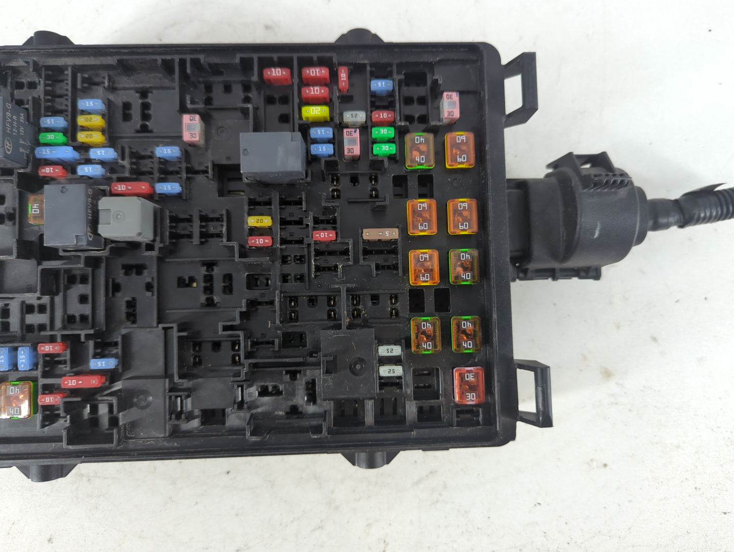 2016 Gmc Yukon Xl Fusebox Fuse Box Panel Relay Module P/N:23418066 Fits Fits 2015 2017 2018 2019 2020 OEM Used Auto Parts - Oemusedautoparts1.com