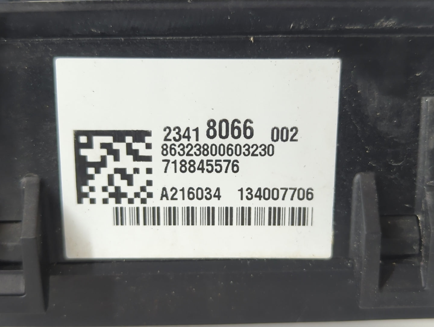 2016 Gmc Yukon Xl Fusebox Fuse Box Panel Relay Module P/N:23418066 Fits Fits 2015 2017 2018 2019 2020 OEM Used Auto Parts - Oemusedautoparts1.com