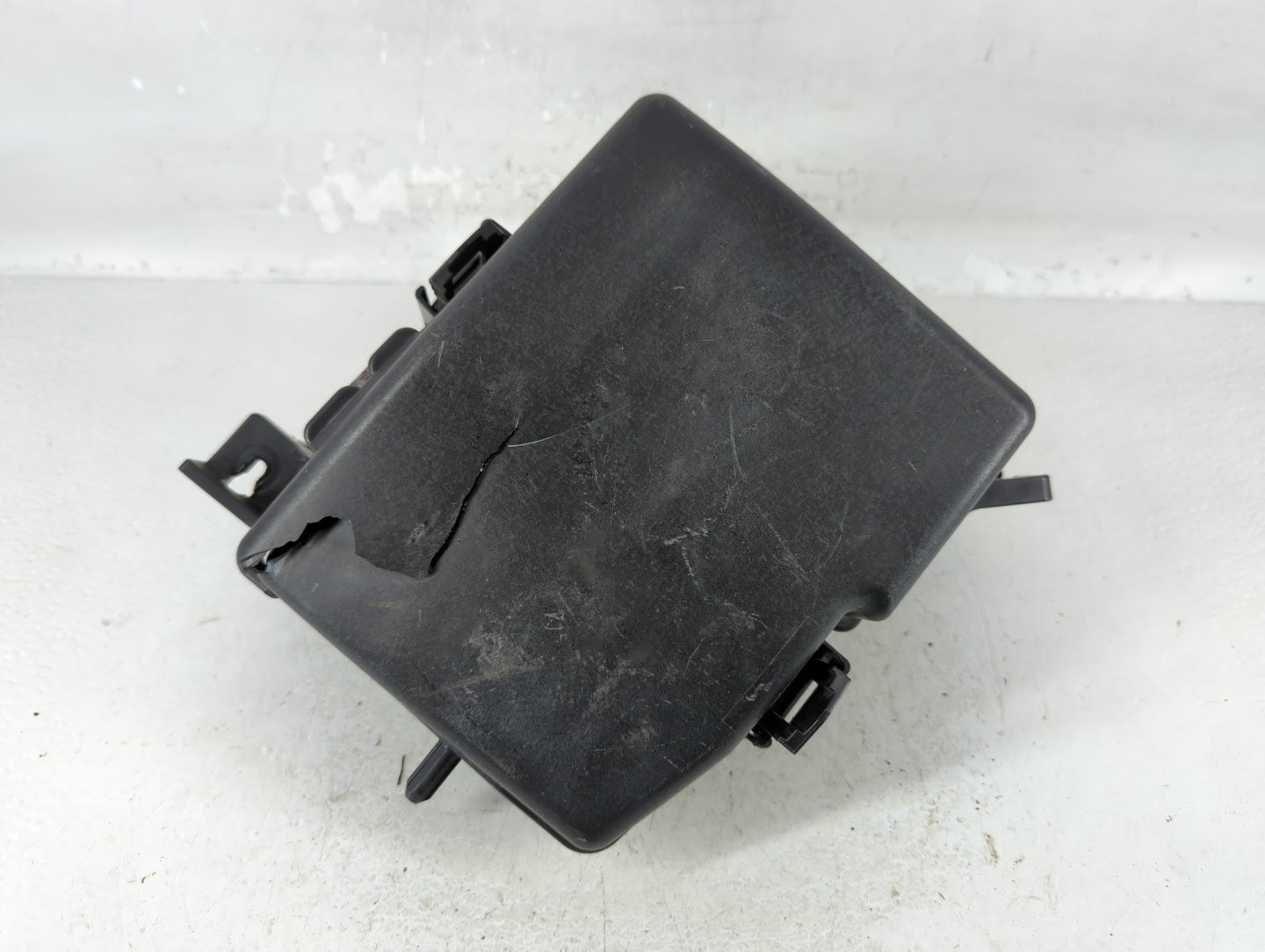 2011-2014 Hyundai Sonata Fusebox Fuse Box Panel Relay Module P/N:91950-3S710 Fits Fits 2011 2012 2013 2014 OEM Used Auto Parts - Oemusedautoparts1.com