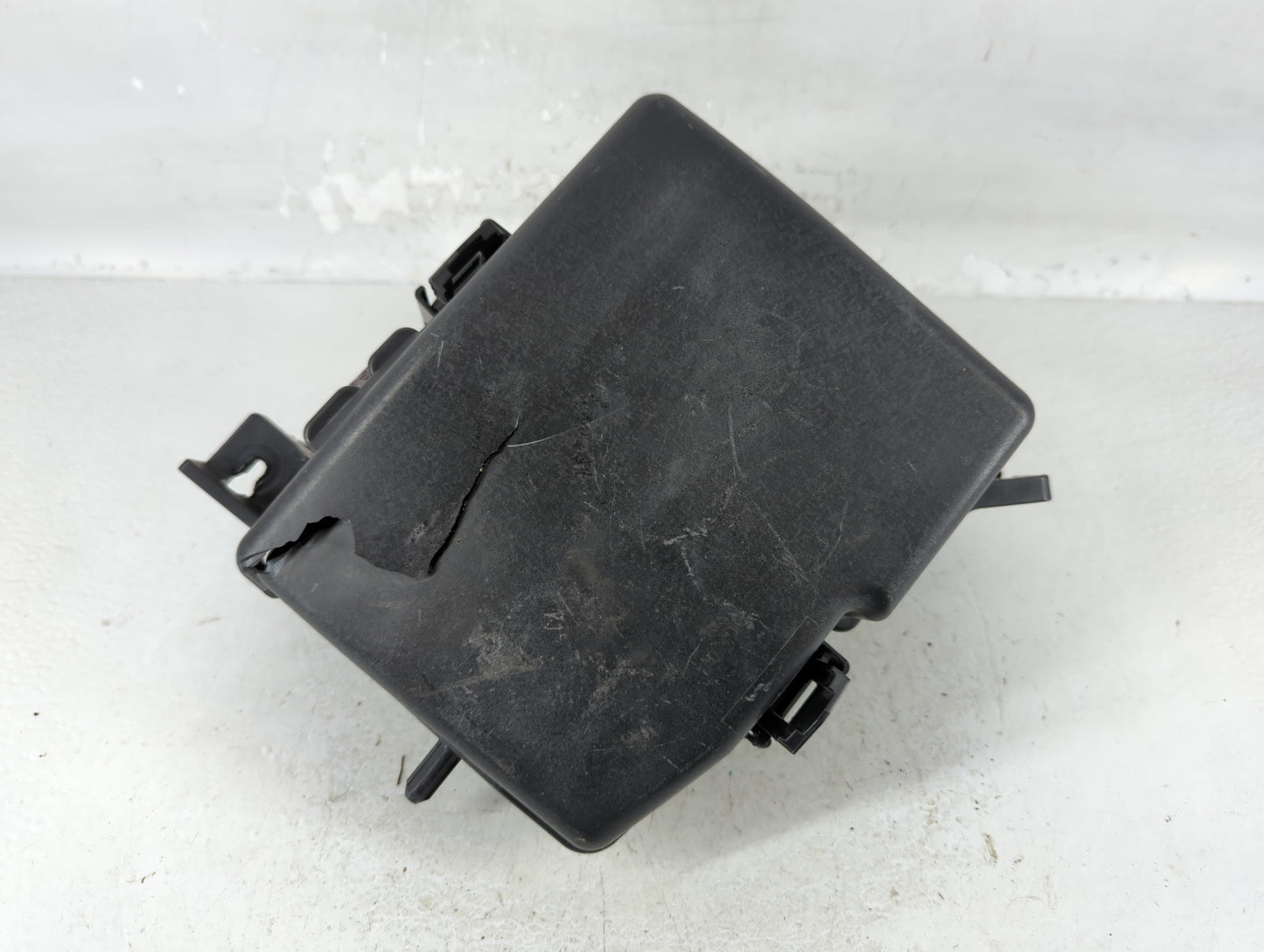 2011-2014 Hyundai Sonata Fusebox Fuse Box Panel Relay Module P/N:91950-3S710 Fits Fits 2011 2012 2013 2014 OEM Used Auto Parts - Oemusedautoparts1.com