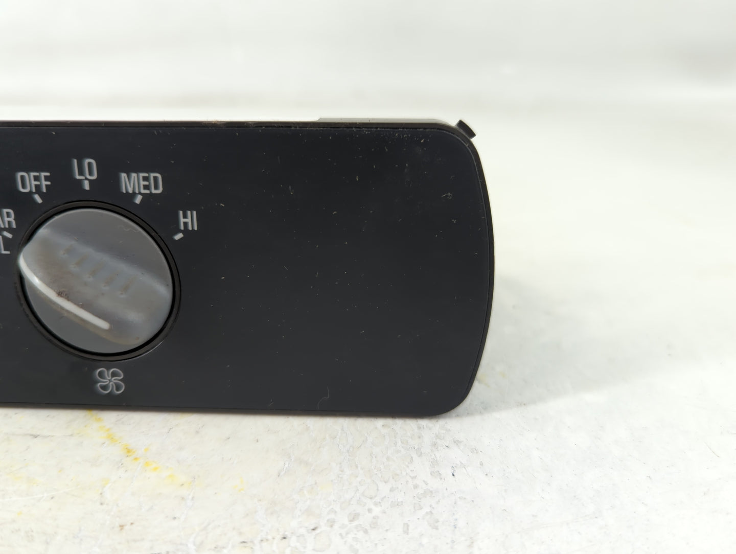 1999-2000 Cadillac Escalade Climate Control Module Temperature AC/Heater Replacement P/N:16209345 Fits OEM Used Auto Parts - Oemusedautoparts1.com