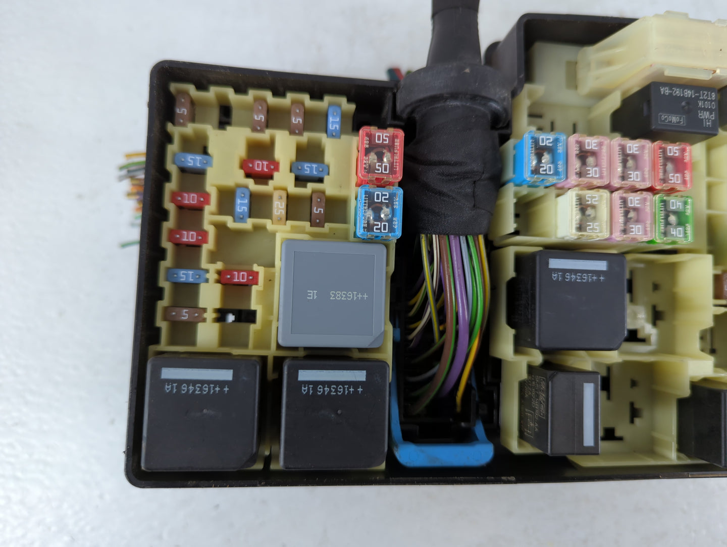2017 Ford Escape Fusebox Fuse Box Panel Relay Module P/N:E02345500 AV6T-14A067-AD Fits OEM Used Auto Parts - Oemusedautoparts1.com