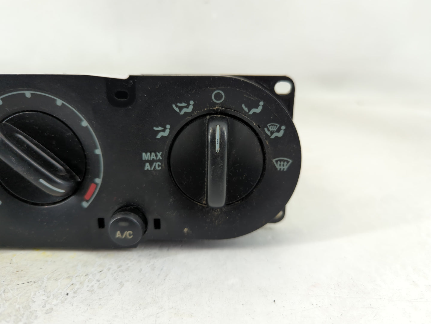 2017-2019 Chevrolet Sonic Climate Control Module Temperature AC/Heater Replacement P/N:486 Fits Fits 2017 2018 2019 OEM Used Auto Parts - Oemusedautoparts1.com