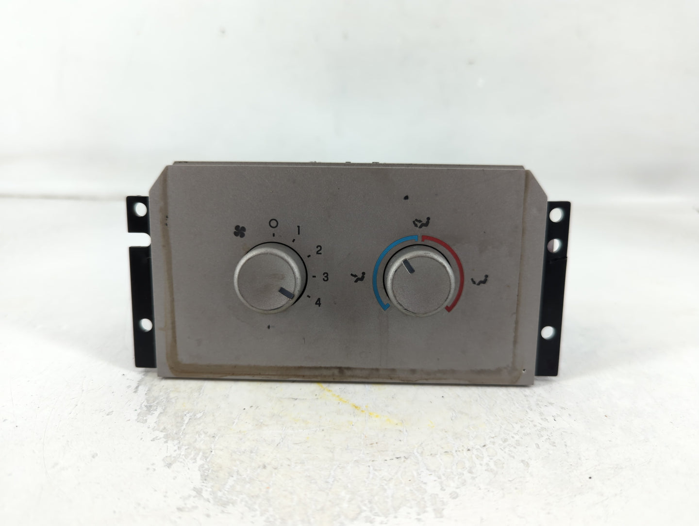 2007 Lincoln Navigator Climate Control Module Temperature AC/Heater Replacement P/N:19980 EE05J Fits OEM Used Auto Parts - Oemusedautoparts1.com