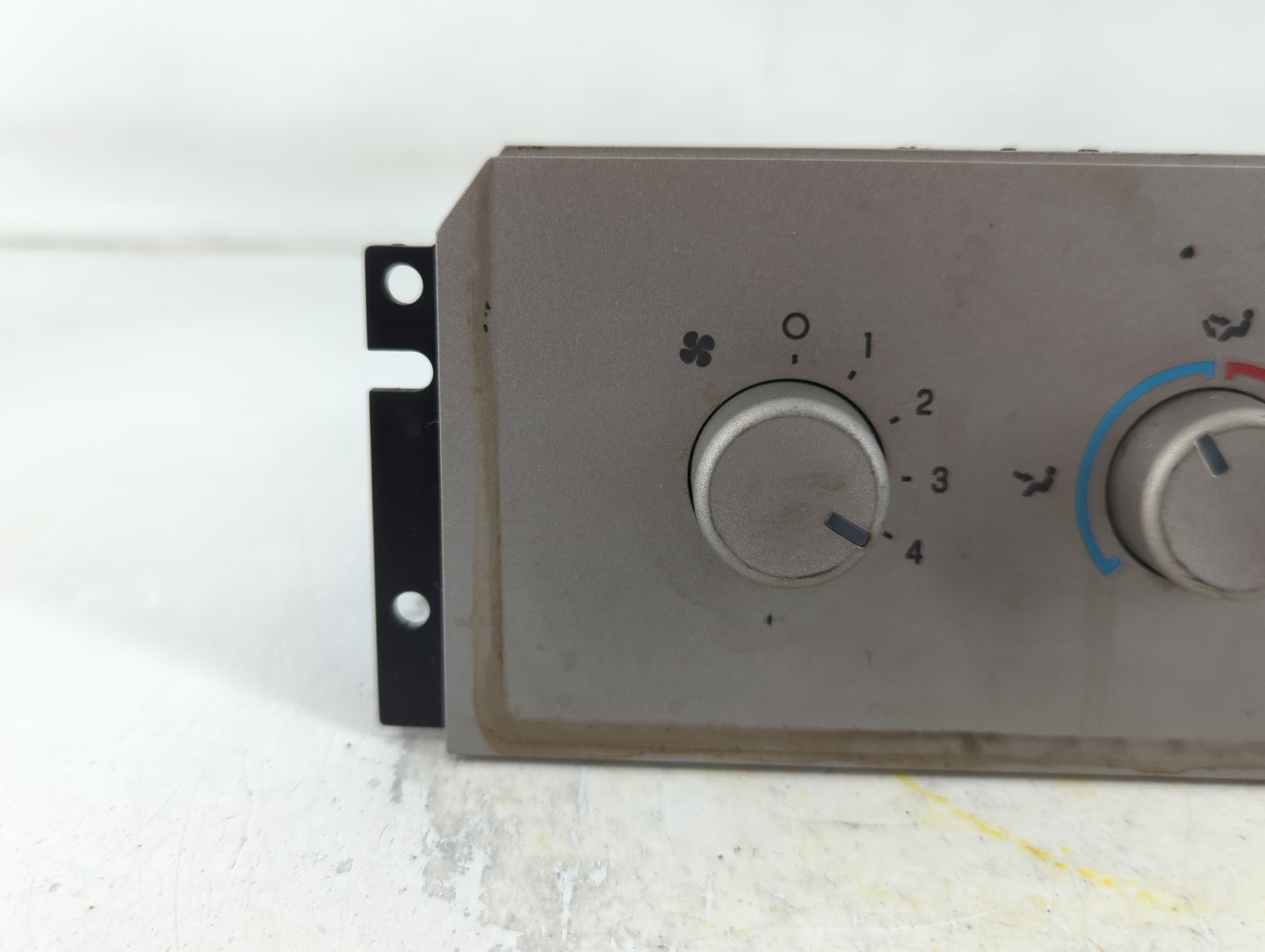 2007 Lincoln Navigator Climate Control Module Temperature AC/Heater Replacement P/N:19980 EE05J Fits OEM Used Auto Parts - Oemusedautoparts1.com