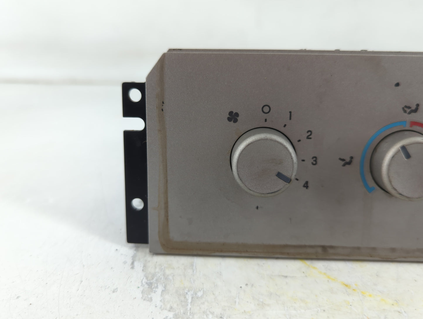 2007 Lincoln Navigator Climate Control Module Temperature AC/Heater Replacement P/N:19980 EE05J Fits OEM Used Auto Parts - Oemusedautoparts1.com