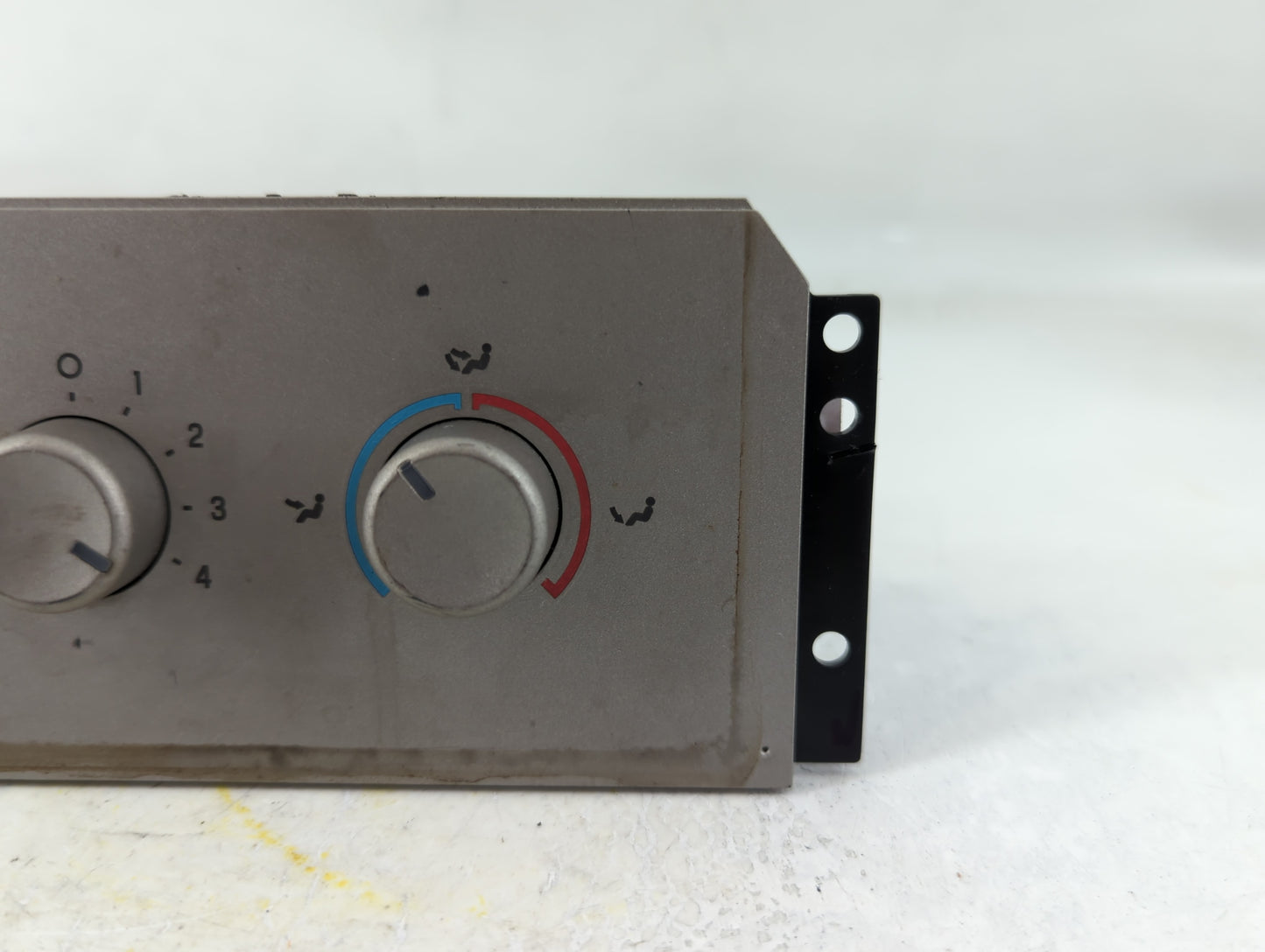 2007 Lincoln Navigator Climate Control Module Temperature AC/Heater Replacement P/N:19980 EE05J Fits OEM Used Auto Parts - Oemusedautoparts1.com