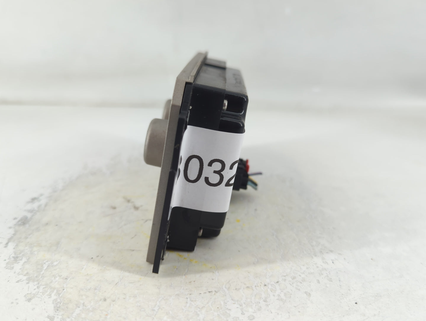 2007 Lincoln Navigator Climate Control Module Temperature AC/Heater Replacement P/N:19980 EE05J Fits OEM Used Auto Parts - Oemusedautoparts1.com