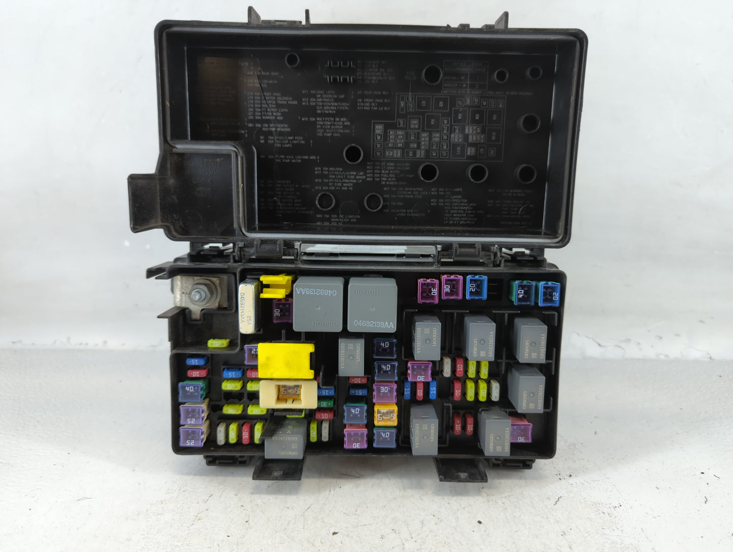 Dodge Caravan Chassis Control Module Ccm Bcm Body Control 68239606aa - Oemusedautoparts1.com