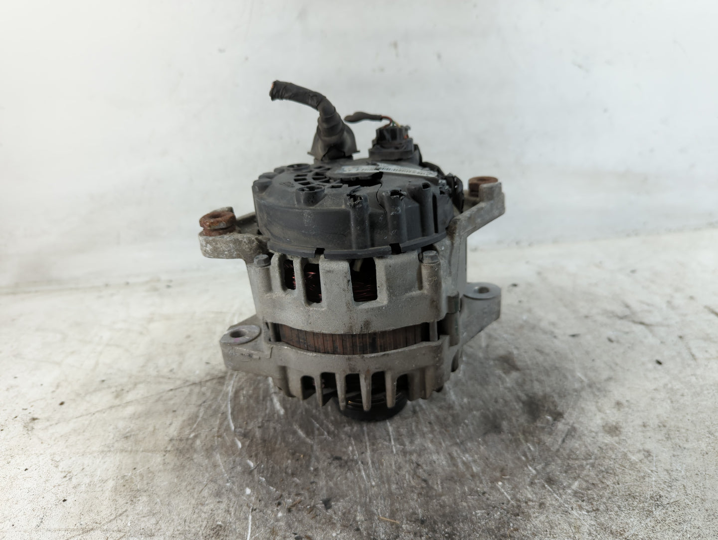 2013 Hyundai Santa Fe Alternator Replacement Generator Charging Assembly Engine OEM P/N:37300-2G800 Fits OEM Used Auto Parts - Oemusedautoparts1.com