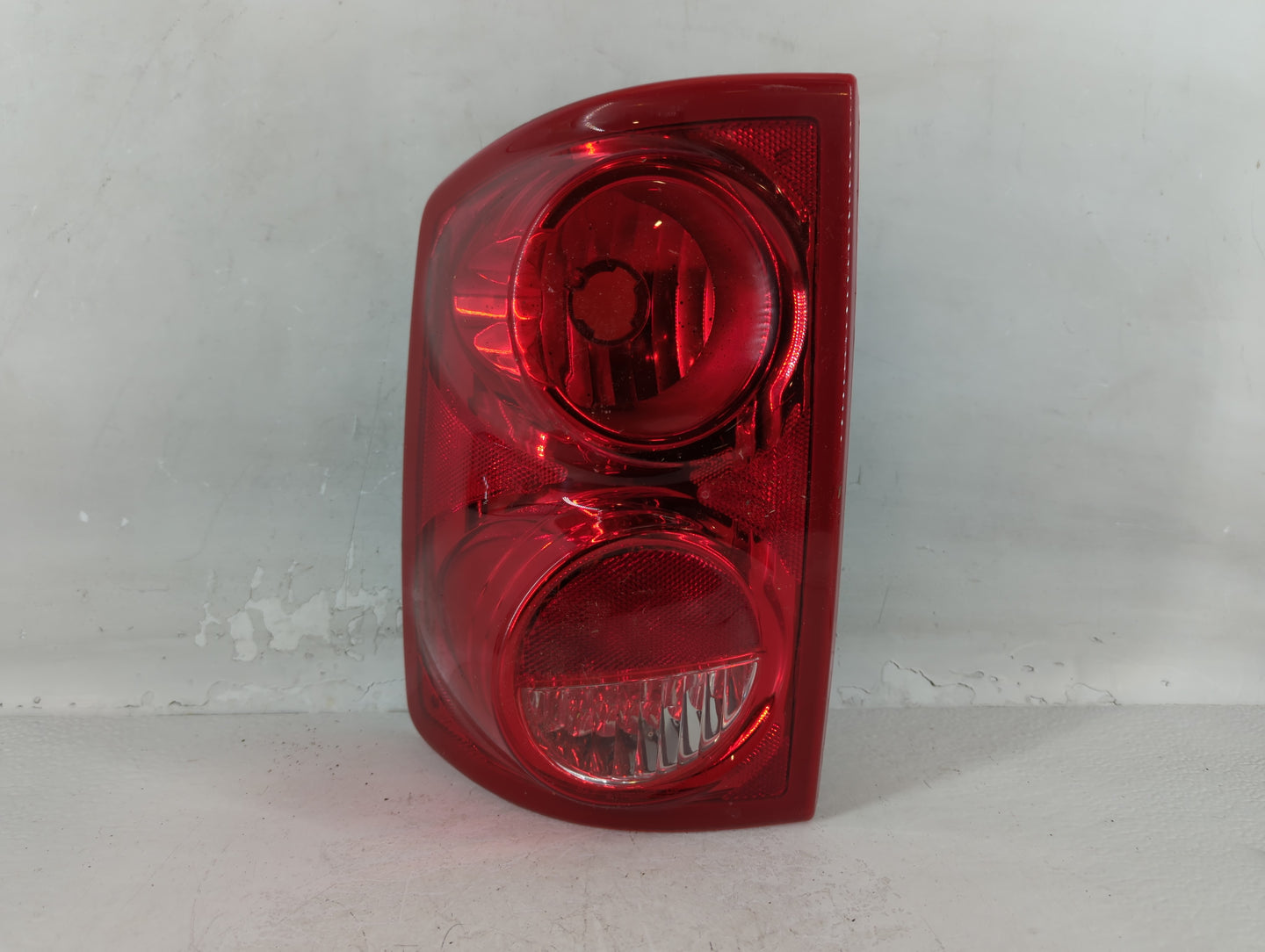 2005-2011 Dodge Dakota Tail Light Assembly Driver Left OEM P/N:55077605AD Fits Fits 2005 2006 2007 2008 2009 2010 2011 OEM Used Auto Parts - Oemusedautoparts1.com