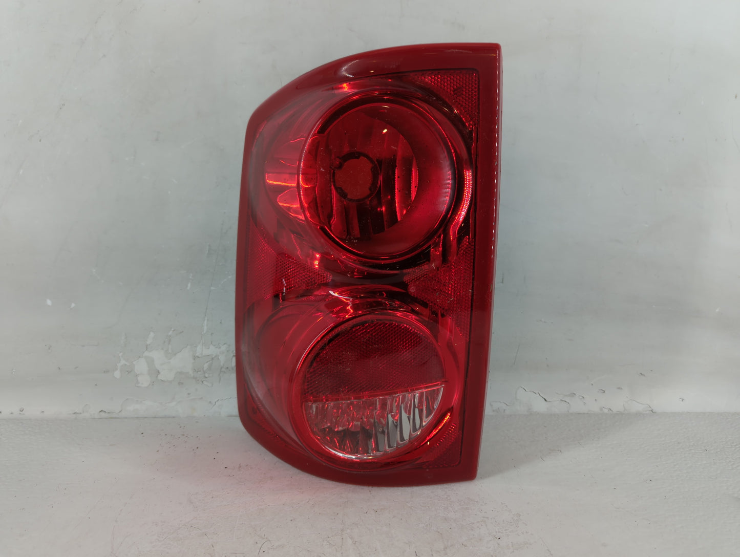2005-2011 Dodge Dakota Tail Light Assembly Driver Left OEM P/N:55077605AD Fits Fits 2005 2006 2007 2008 2009 2010 2011 OEM Used Auto Parts - Oemusedautoparts1.com