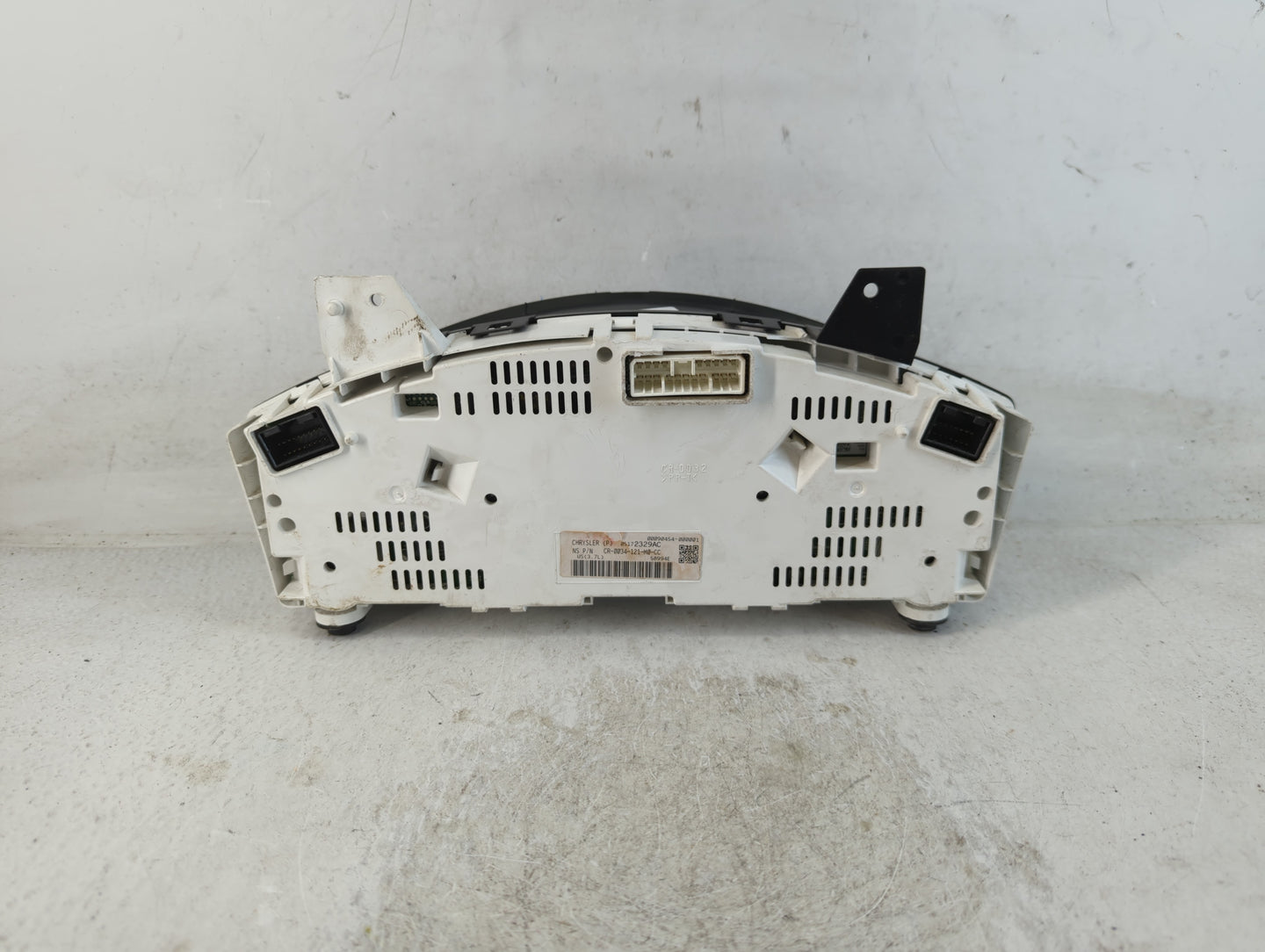 2007 Jeep Commander Instrument Cluster Speedometer Gauges P/N:05172329AB 05172329AC, 05172329AD Fits OEM Used Auto Parts - Oemusedautoparts1.com