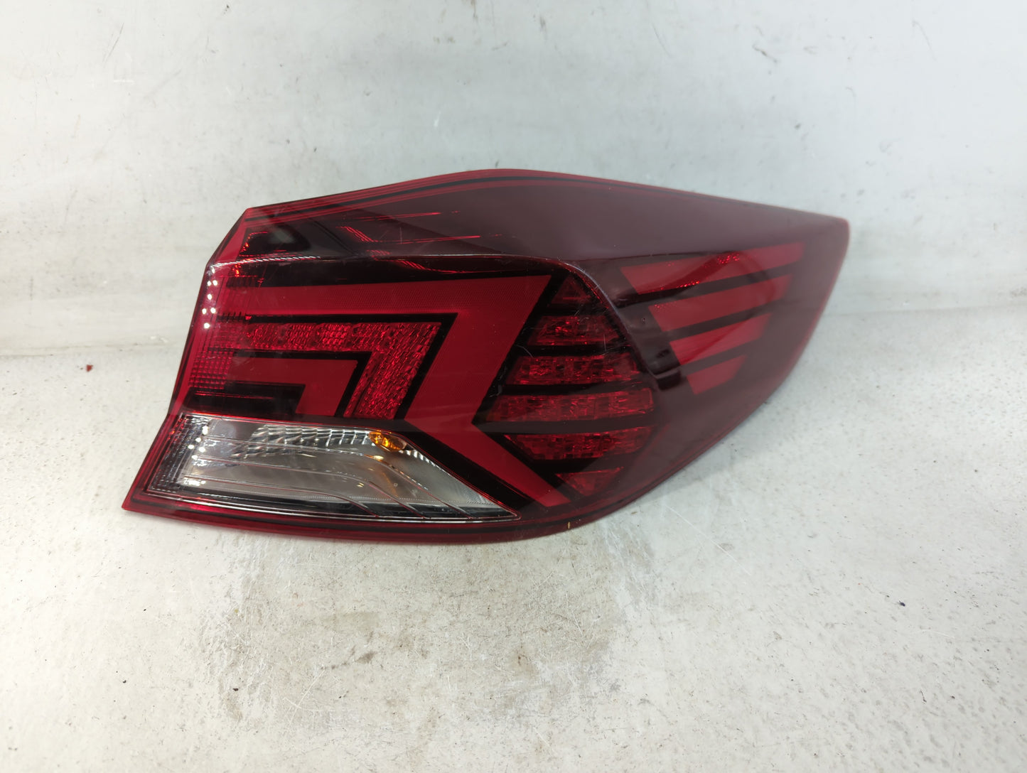 2019-2020 Hyundai Elantra Tail Light Assembly Passenger Right OEM P/N:92402F2610 E610 Fits Fits 2019 2020 OEM Used Auto Parts - Oemusedautoparts1.com