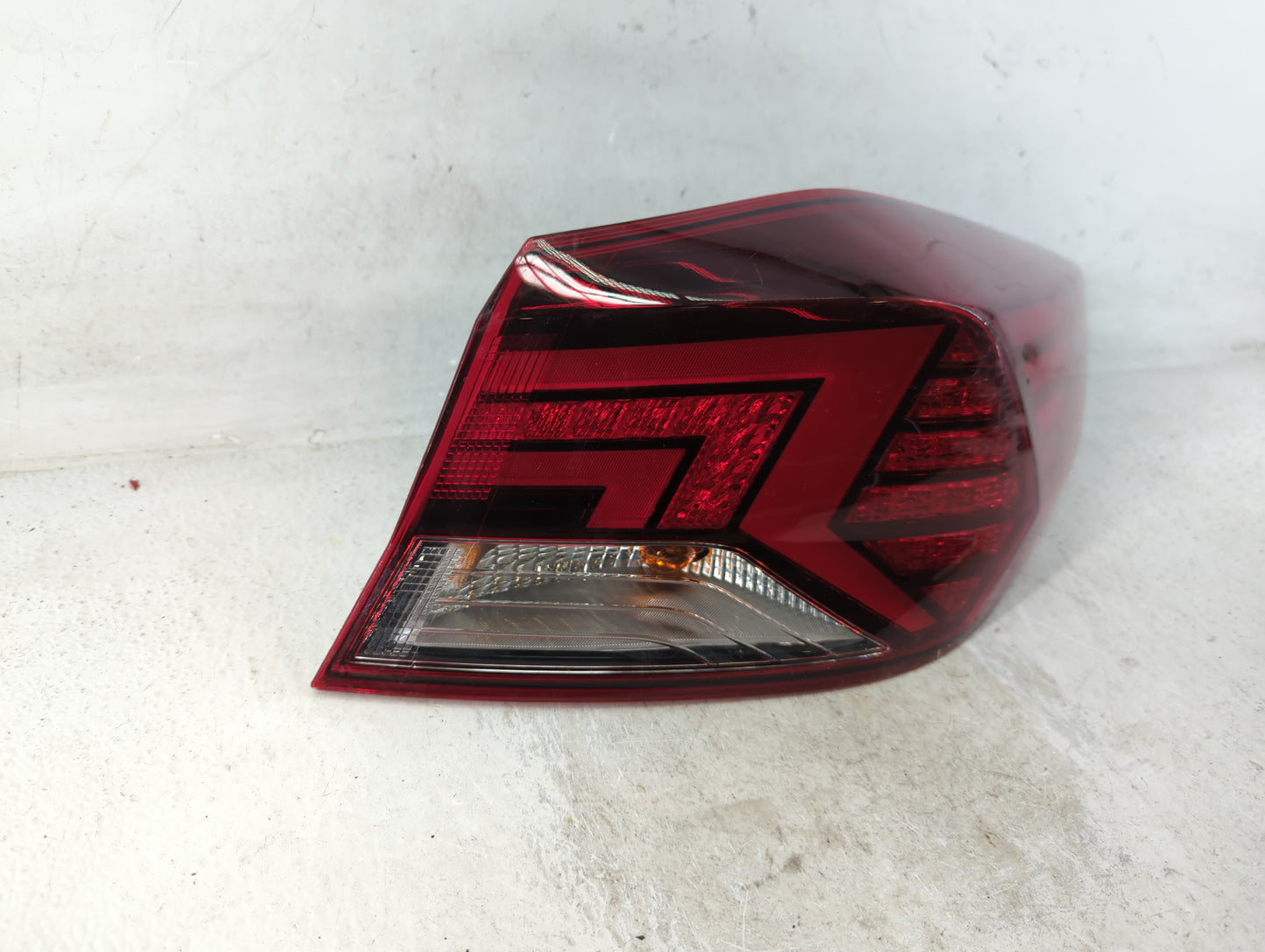 2019-2020 Hyundai Elantra Tail Light Assembly Passenger Right OEM P/N:92402F2610 E610 Fits Fits 2019 2020 OEM Used Auto Parts - Oemusedautoparts1.com