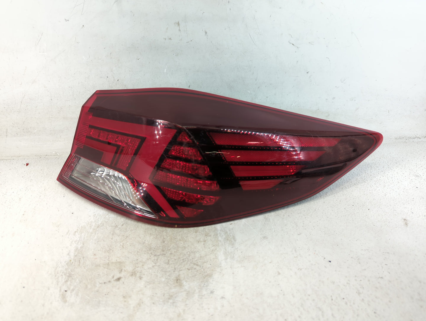 2019-2020 Hyundai Elantra Tail Light Assembly Passenger Right OEM P/N:92402F2610 E610 Fits Fits 2019 2020 OEM Used Auto Parts - Oemusedautoparts1.com