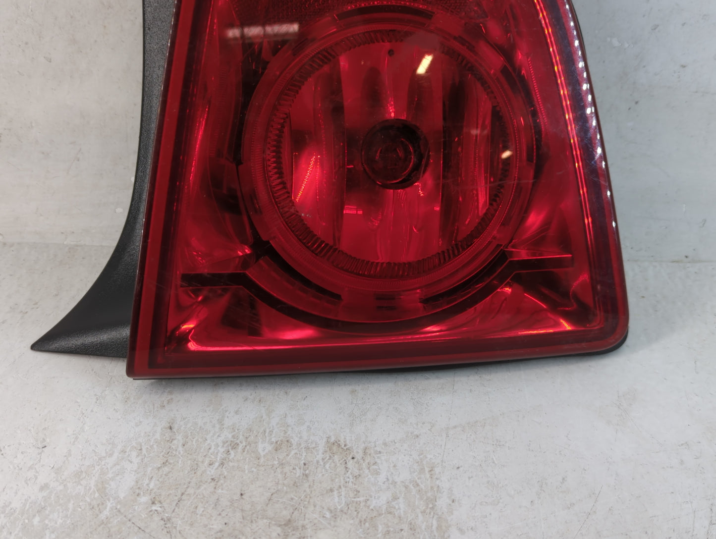 2008-2012 Chevrolet Malibu Tail Light Assembly Driver Left OEM P/N:992-4050-065 220 0814 096 Fits Fits 2008 2009 2010 2011 2012 OEM Used Auto Parts - Oemusedautoparts1.com